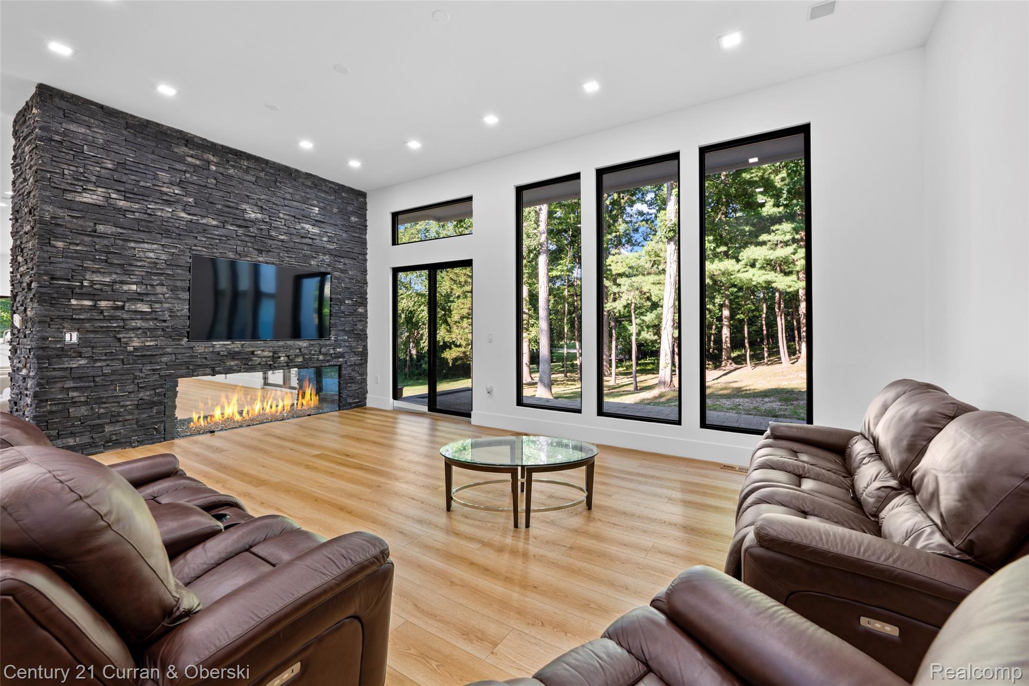 Farmington, Michigan, 48334, United States, 7 Bedrooms Bedrooms, ,8 BathroomsBathrooms,Residential,For Sale,1980731