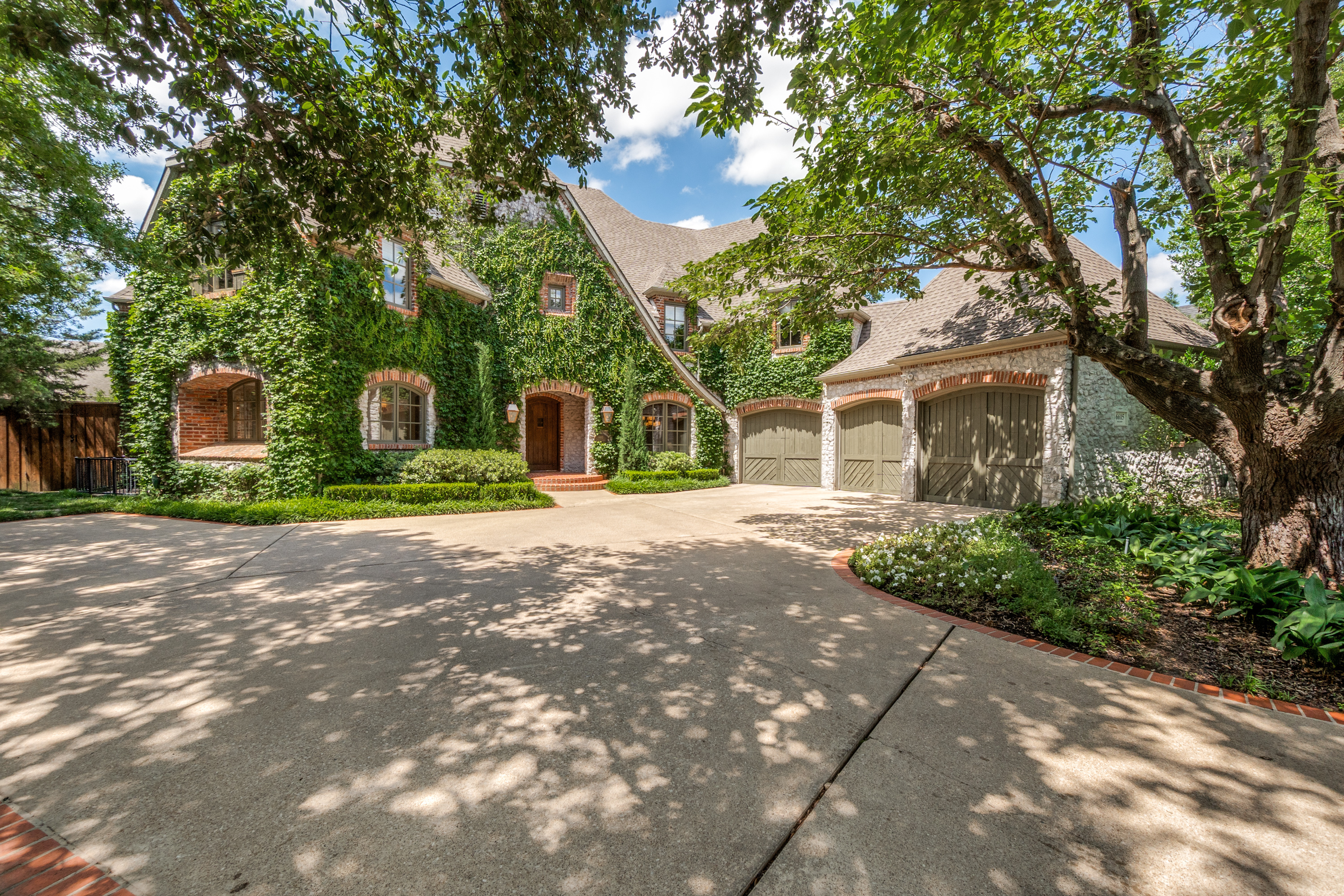 Updated European Transitional in the heart of Preston Hollow - 物件實景