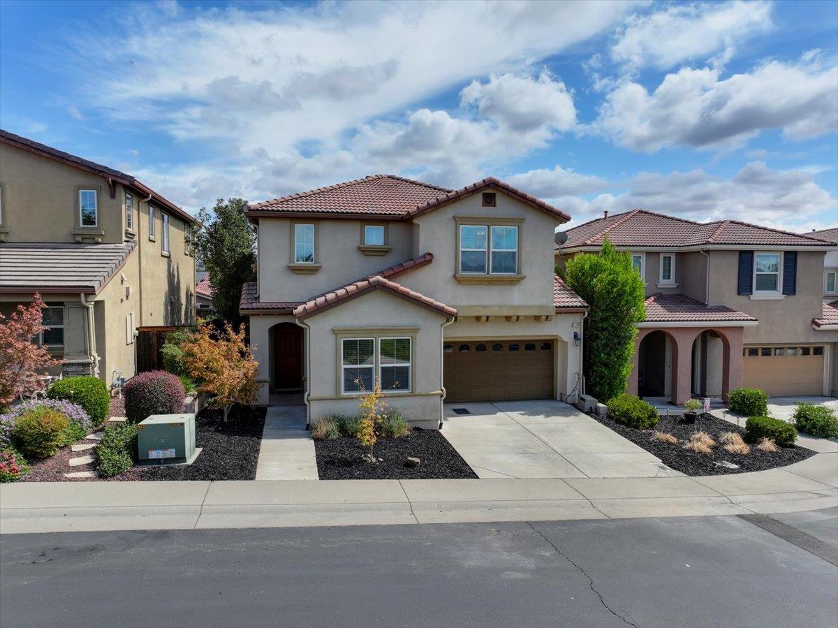 Folsom, California, 95630, United States, 4 Bedrooms Bedrooms, ,3 BathroomsBathrooms,Residential,For Sale,1948899