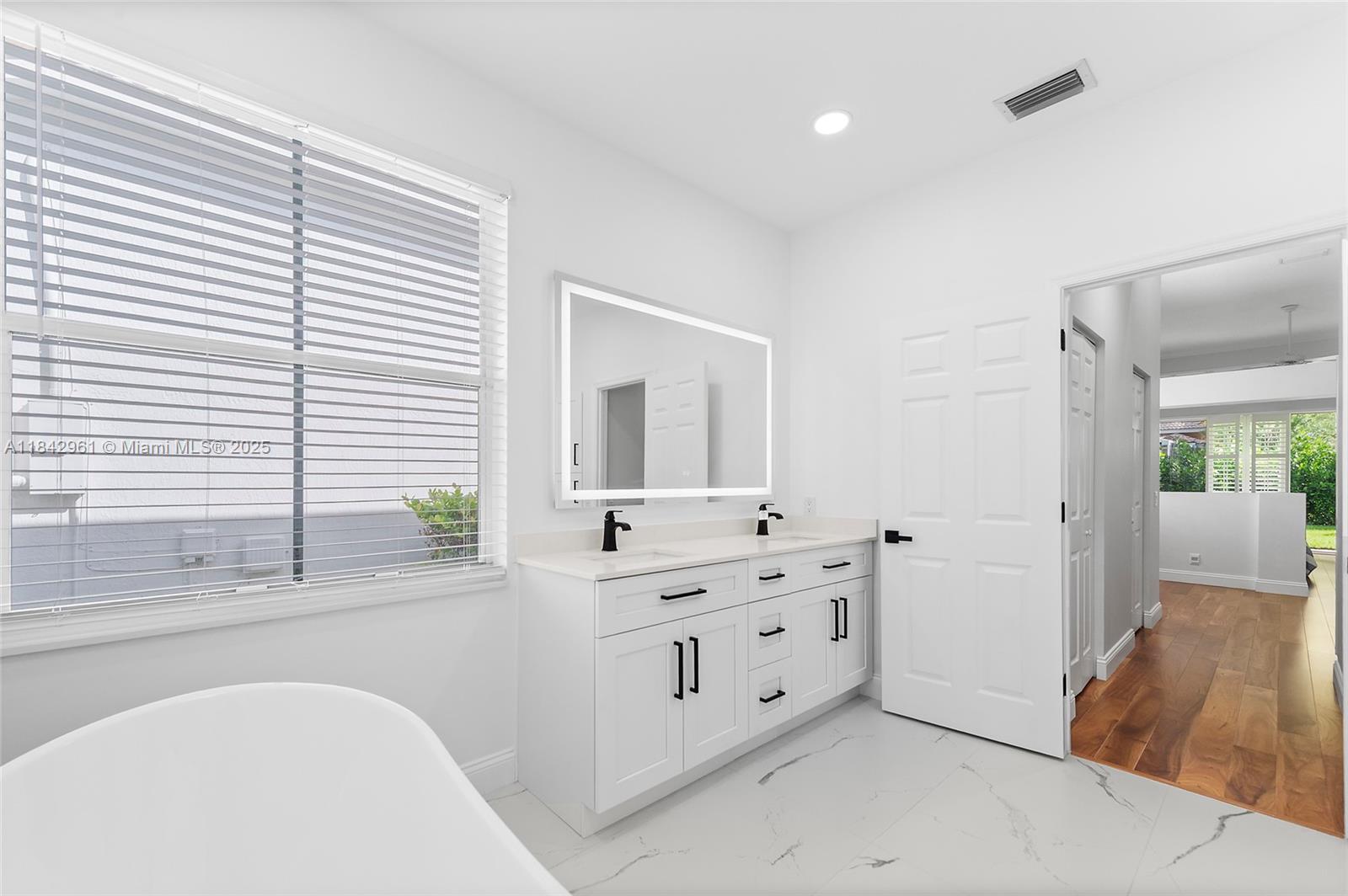 Weston, Florida, 33327, United States, 4 Bedrooms Bedrooms, ,4 BathroomsBathrooms,Residential,For Sale,1900918