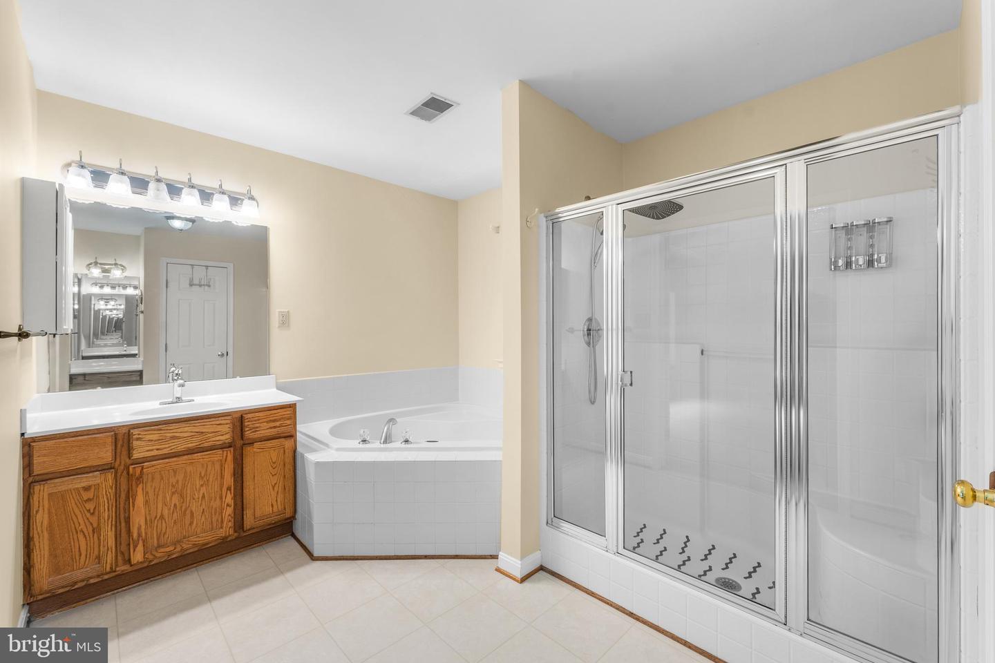 Clinton, Maryland, 20735, United States, 5 Bedrooms Bedrooms, ,5 BathroomsBathrooms,Residential,For Sale,1907711