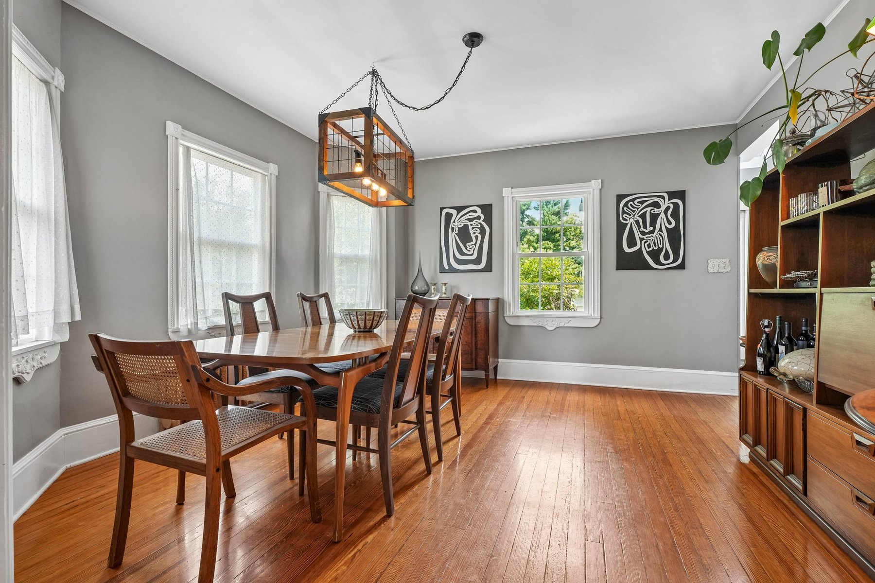  Craftsman Inspired Home With Both Old-Home Charm and Modern Amenities - 物件實景