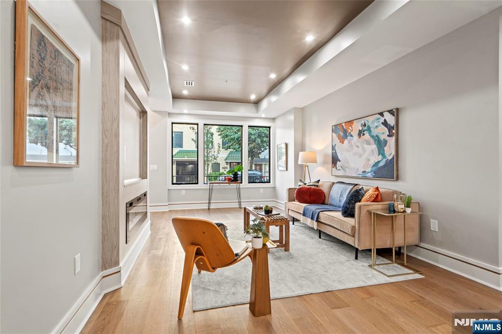 Jersey City, New Jersey, 07307, United States, 3 Bedrooms Bedrooms, ,2 BathroomsBathrooms,Residential,For Sale,1947058
