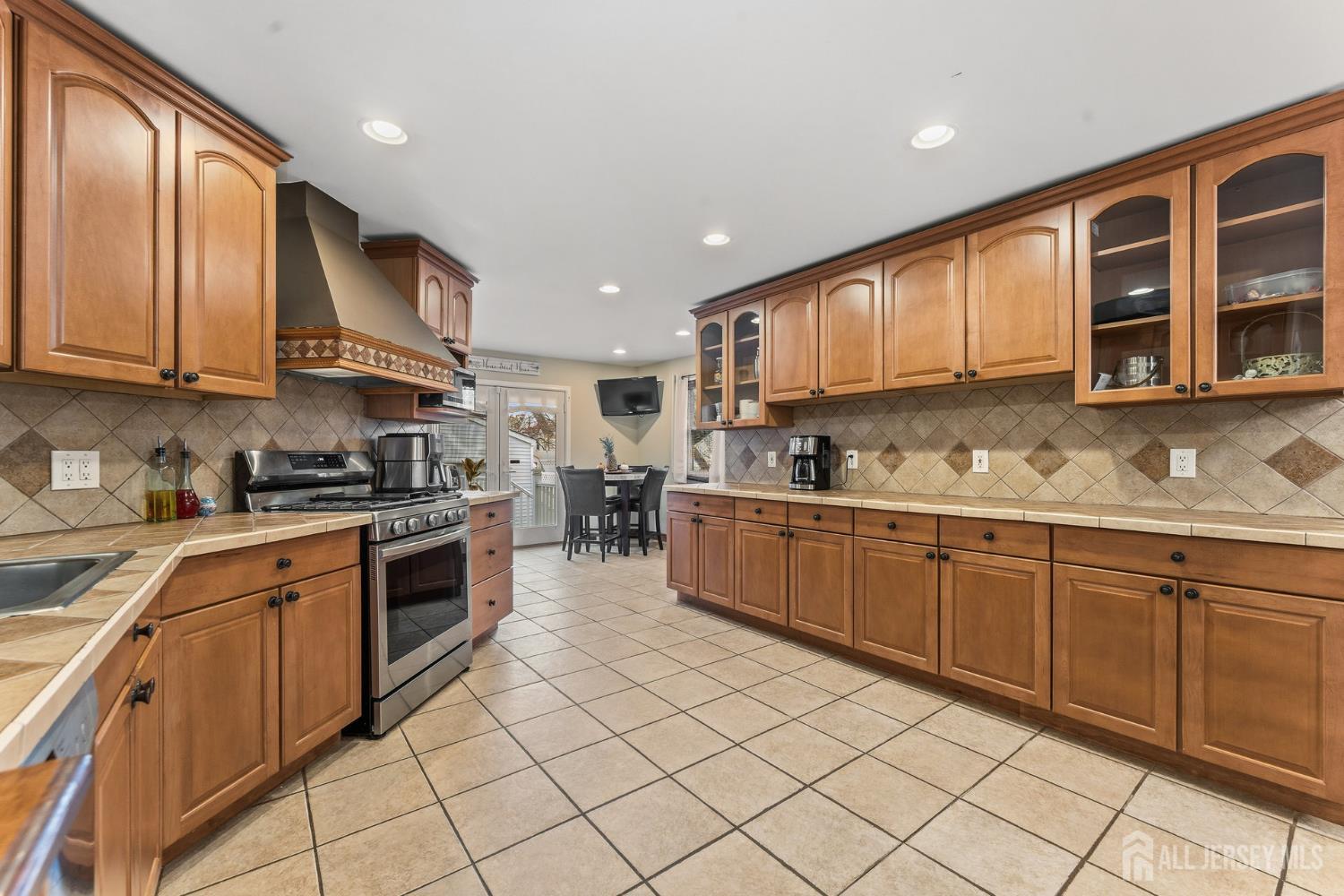 Dunellen, New Jersey, 08812, United States, 3 Bedrooms Bedrooms, ,2 BathroomsBathrooms,Residential,For Sale,1991582