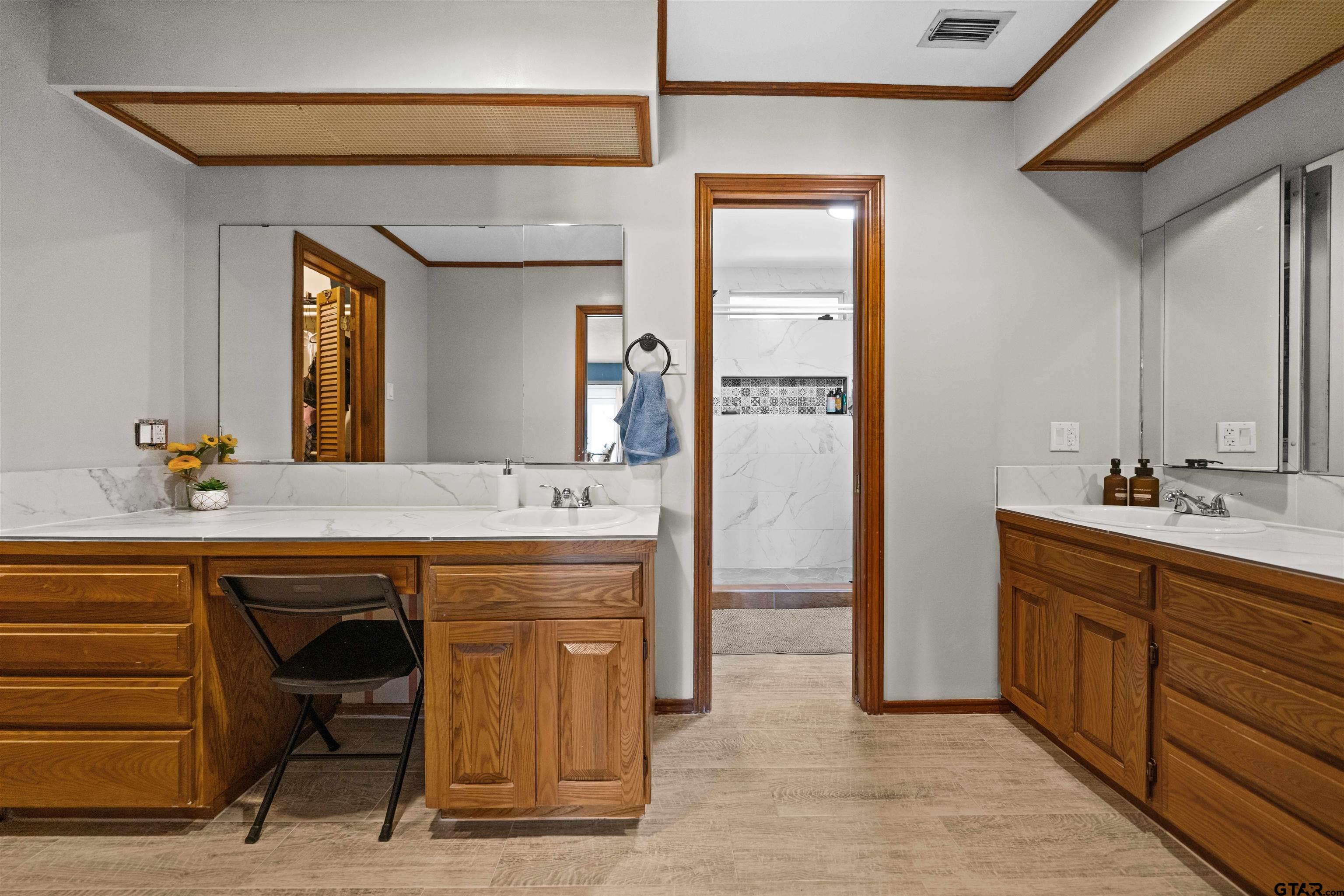 Jacksonville, Texas, 75766, United States, 6 Bedrooms Bedrooms, ,4 BathroomsBathrooms,Residential,For Sale,1805693