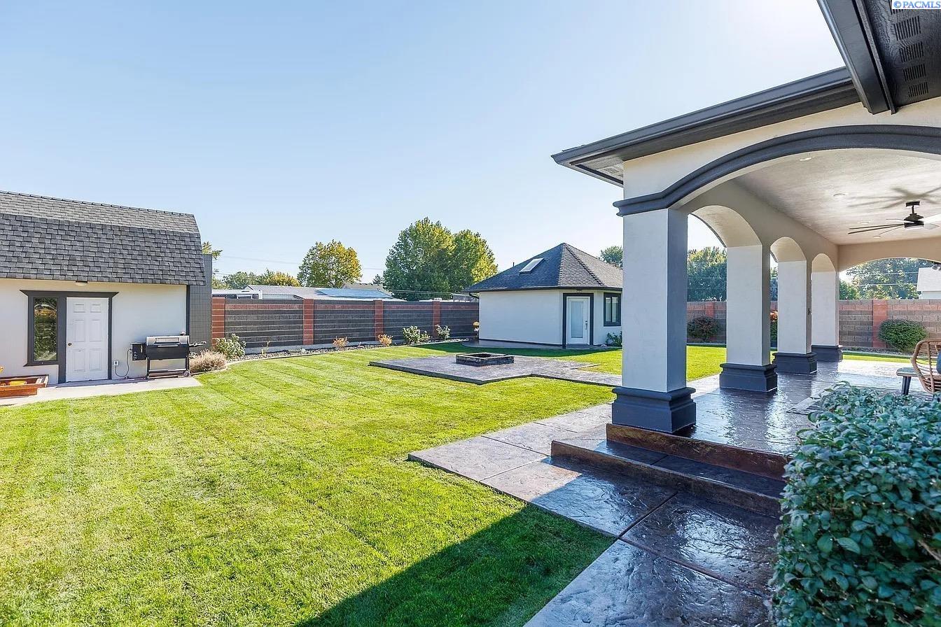 Kennewick, Washington, 99336, United States, 7 Bedrooms Bedrooms, ,7 BathroomsBathrooms,Residential,For Sale,1983847