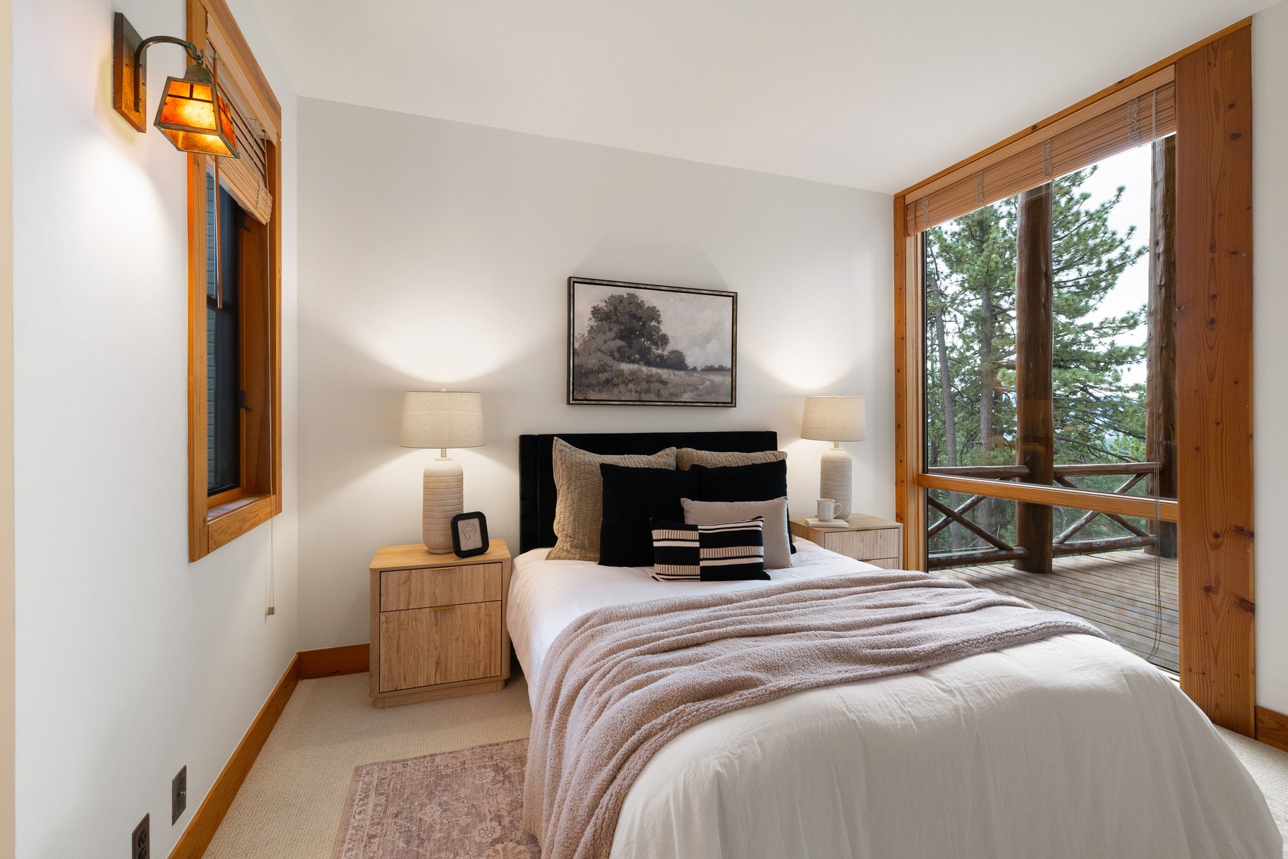  Views of Donner Lake with Donner Lake Rim Trail in Backyard - 物件實景