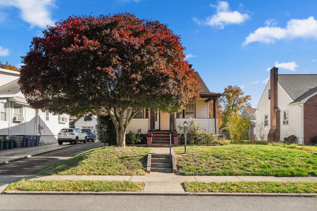Fair Lawn, New Jersey, 07410, United States, 6 Bedrooms Bedrooms, ,2 BathroomsBathrooms,Residential,For Sale,1992419