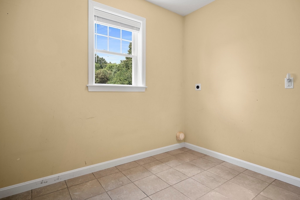 Rockland, Massachusetts, 02370, United States, 4 Bedrooms Bedrooms, ,3 BathroomsBathrooms,Residential,For Sale,1898711