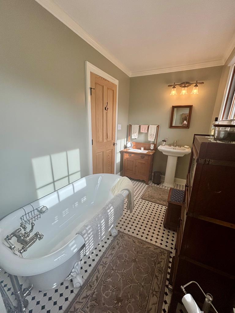 Onancock, Virginia, 23417, United States, 3 Bedrooms Bedrooms, ,2 BathroomsBathrooms,Residential,For Sale,1989733