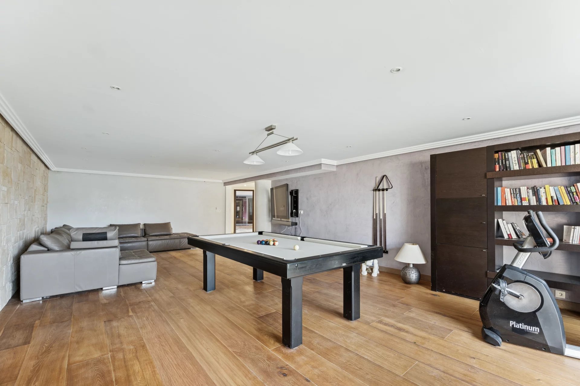 Roquefort-les-Pins, Provence-Alpes-Côte d’Azur, 06330, FR, 5 Bedrooms Bedrooms, ,4 BathroomsBathrooms,Residential,For Sale,1999073