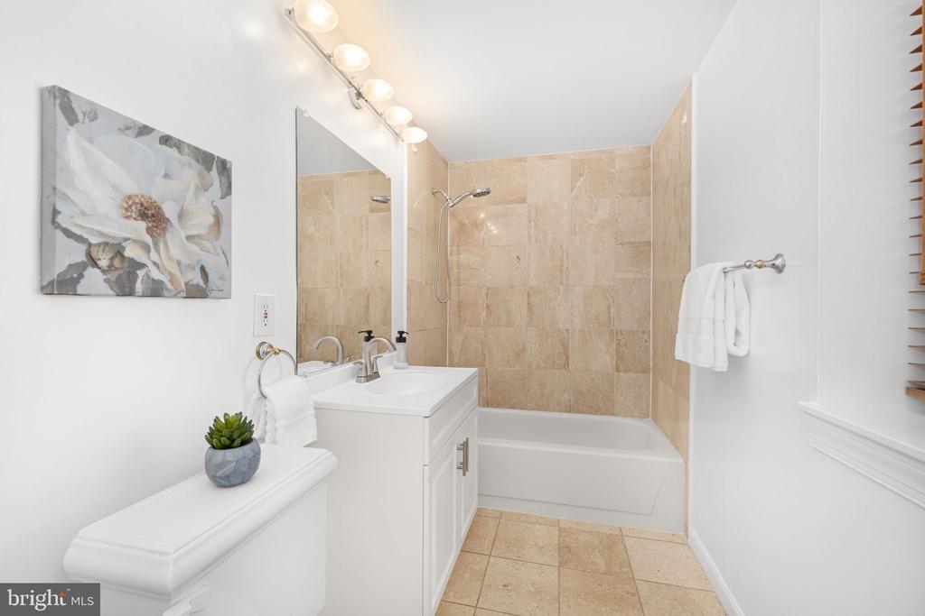 Washington, District of Columbia, 20009, United States, 2 Bedrooms Bedrooms, ,2 BathroomsBathrooms,Residential,For Sale,1981546