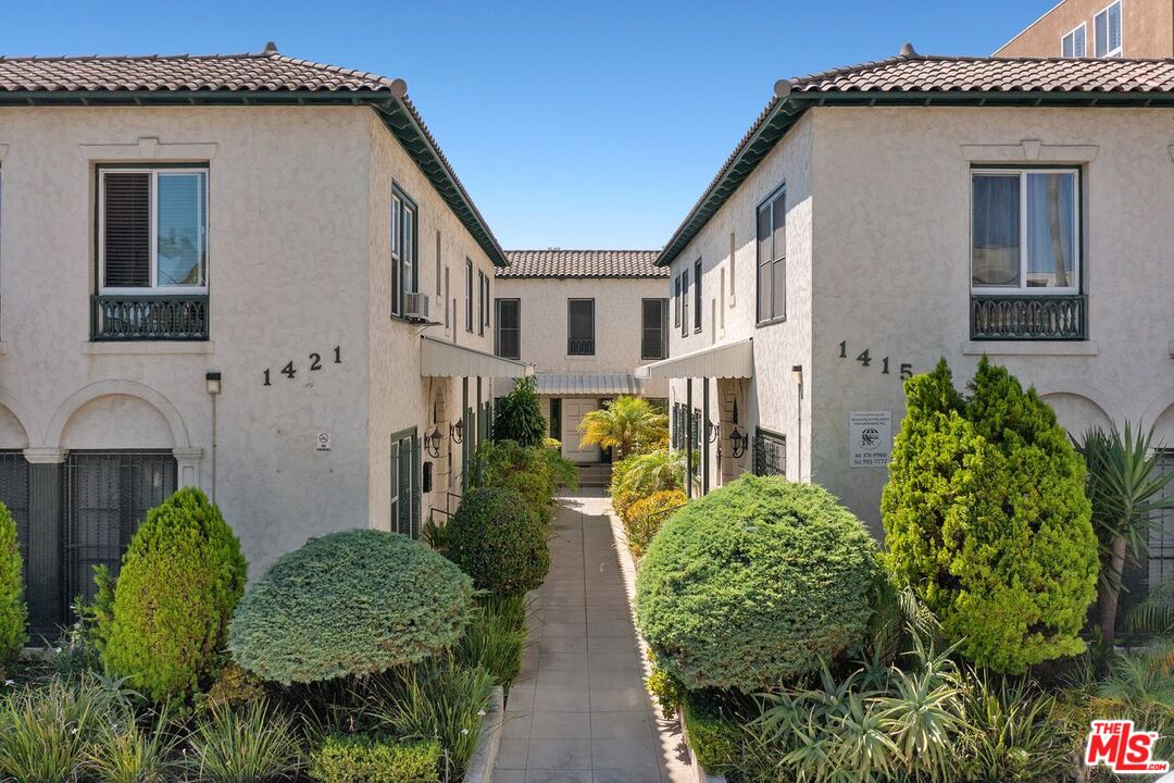 Los Angeles, California, 90019, United States, 12 Bedrooms Bedrooms, ,Residential,For Sale,1885364