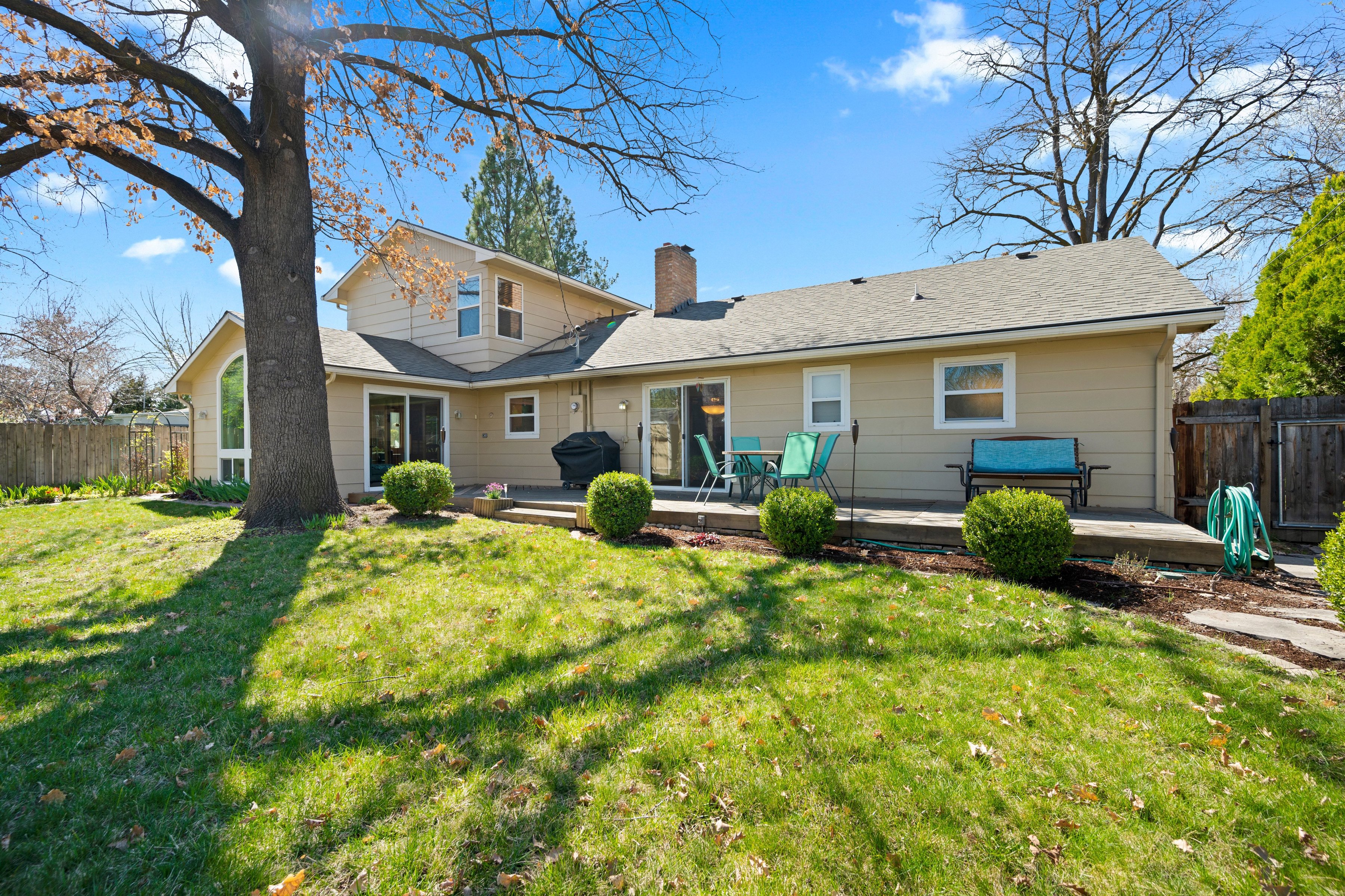  Timeless Mid-Century Design with Sunroom Living and Garden Oasis - 物件實景