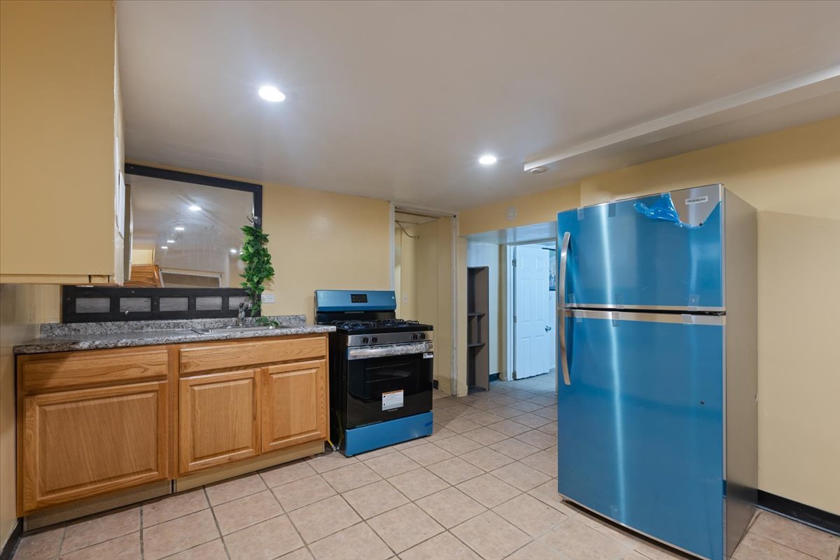 Chicago, Illinois, 60659, United States, 9 Bedrooms Bedrooms, ,Residential,For Sale,1905670