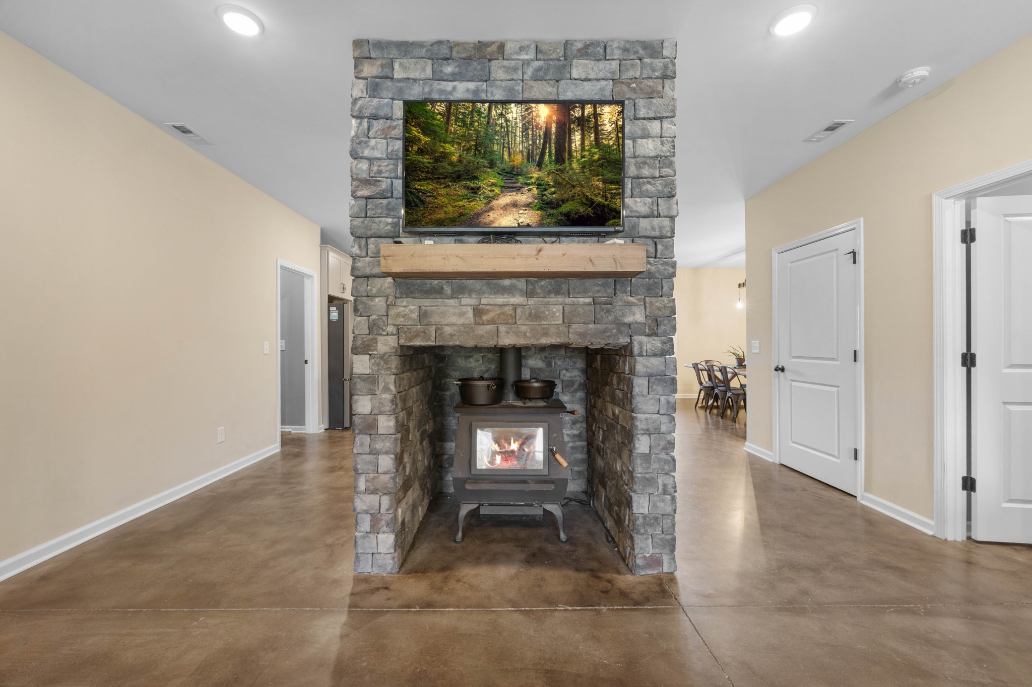 Indian Mound, Tennessee, 37079, United States, 3 Bedrooms Bedrooms, ,2 BathroomsBathrooms,Residential,For Sale,1866881