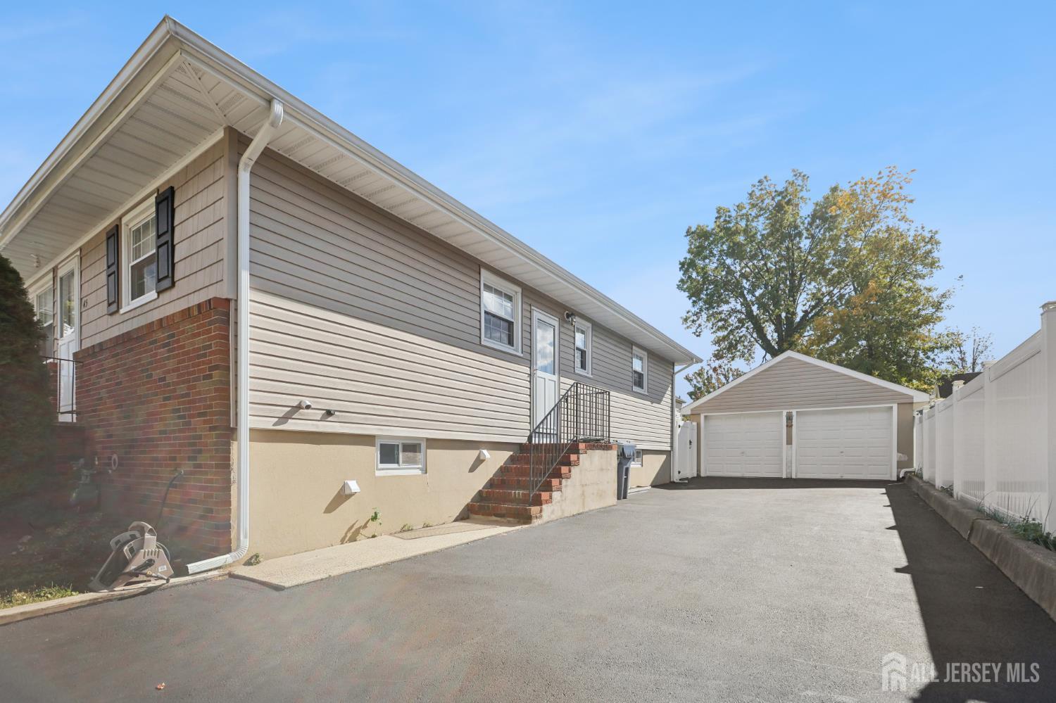 Woodbridge Proper, New Jersey, 07095, United States, 3 Bedrooms Bedrooms, ,2 BathroomsBathrooms,Residential,For Sale,1969117