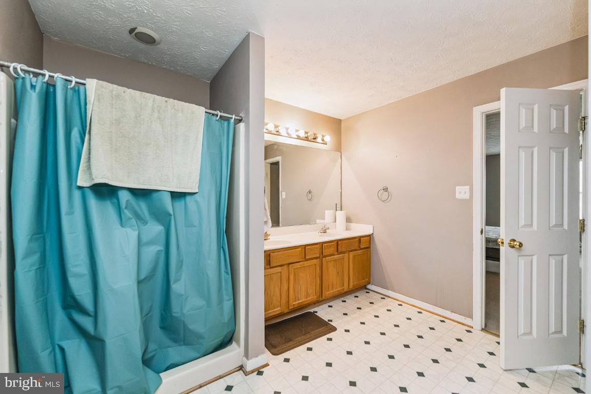 Waldorf, Maryland, 20601, United States, 6 Bedrooms Bedrooms, ,4 BathroomsBathrooms,Residential,For Sale,2005305