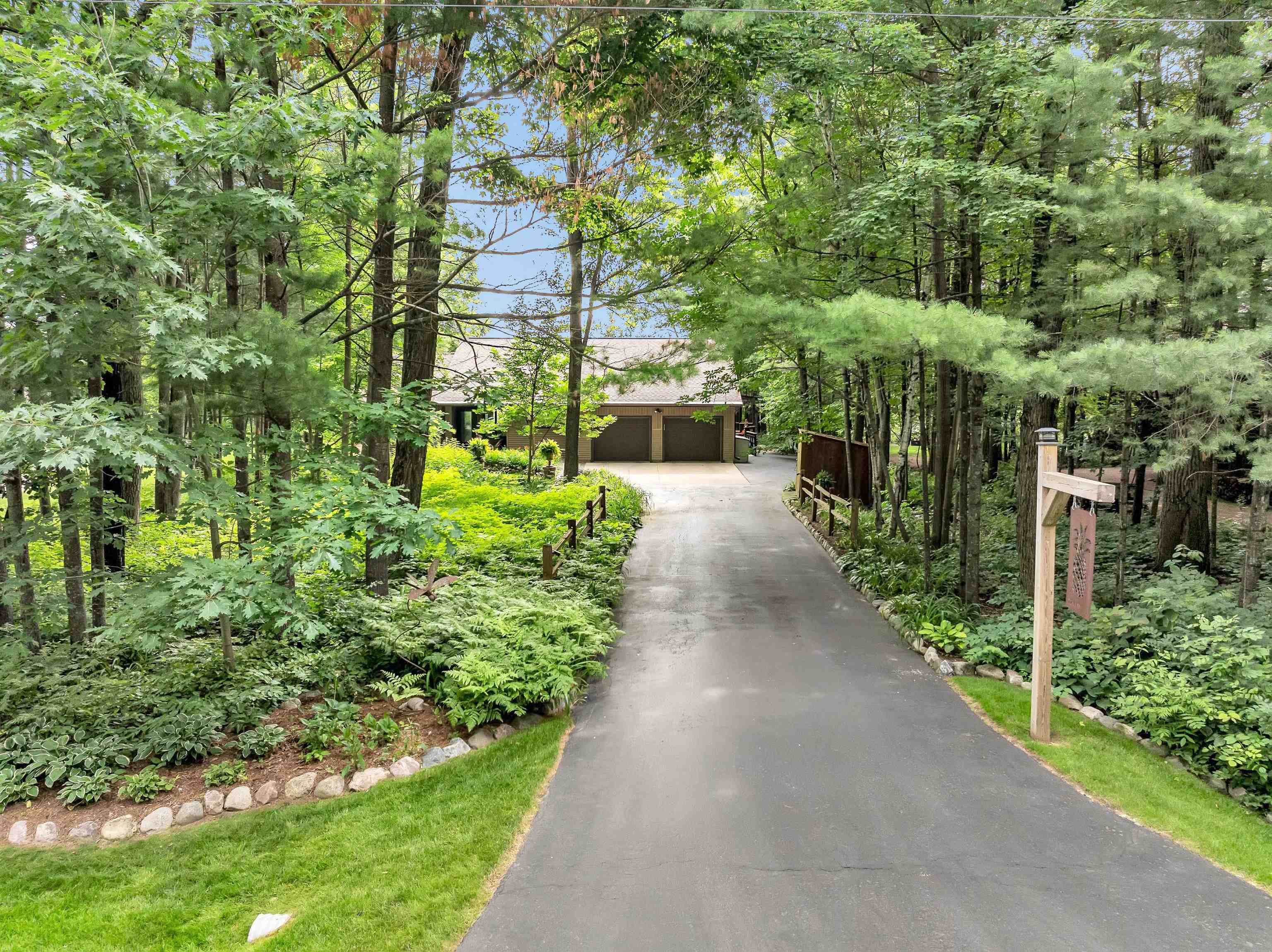 SHAWANO, Wisconsin, 54166, United States, 5 Bedrooms Bedrooms, ,3 BathroomsBathrooms,Residential,For Sale,1912460