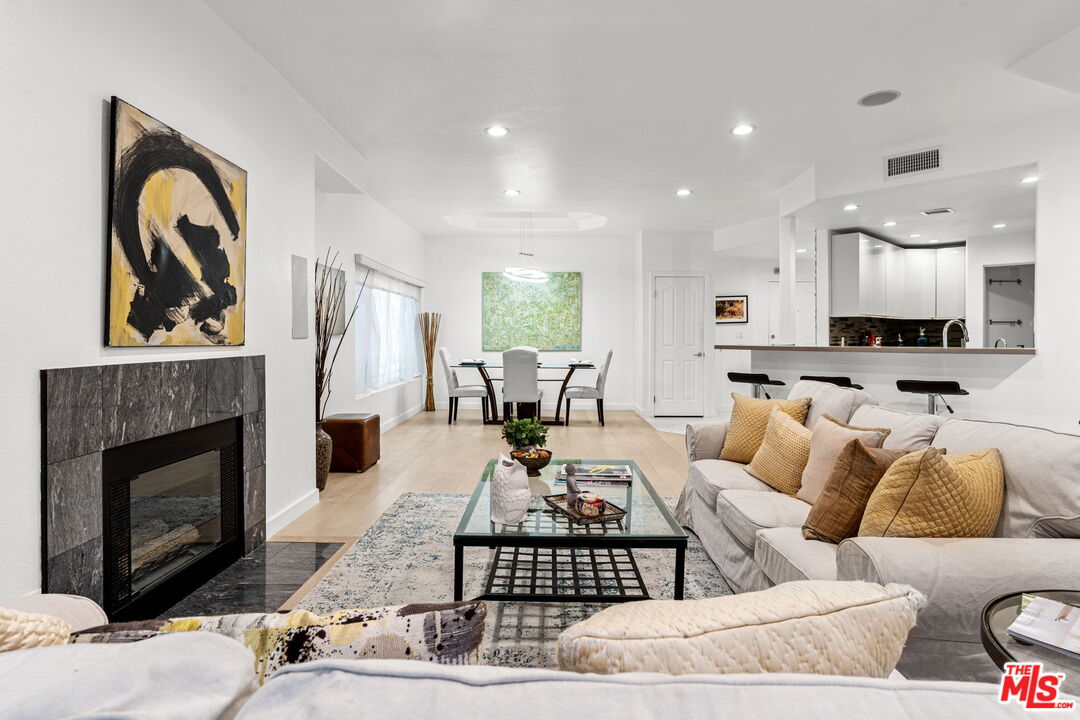 Los Angeles, California, 90049, United States, 2 Bedrooms Bedrooms, ,3 BathroomsBathrooms,Residential,For Sale,2003459