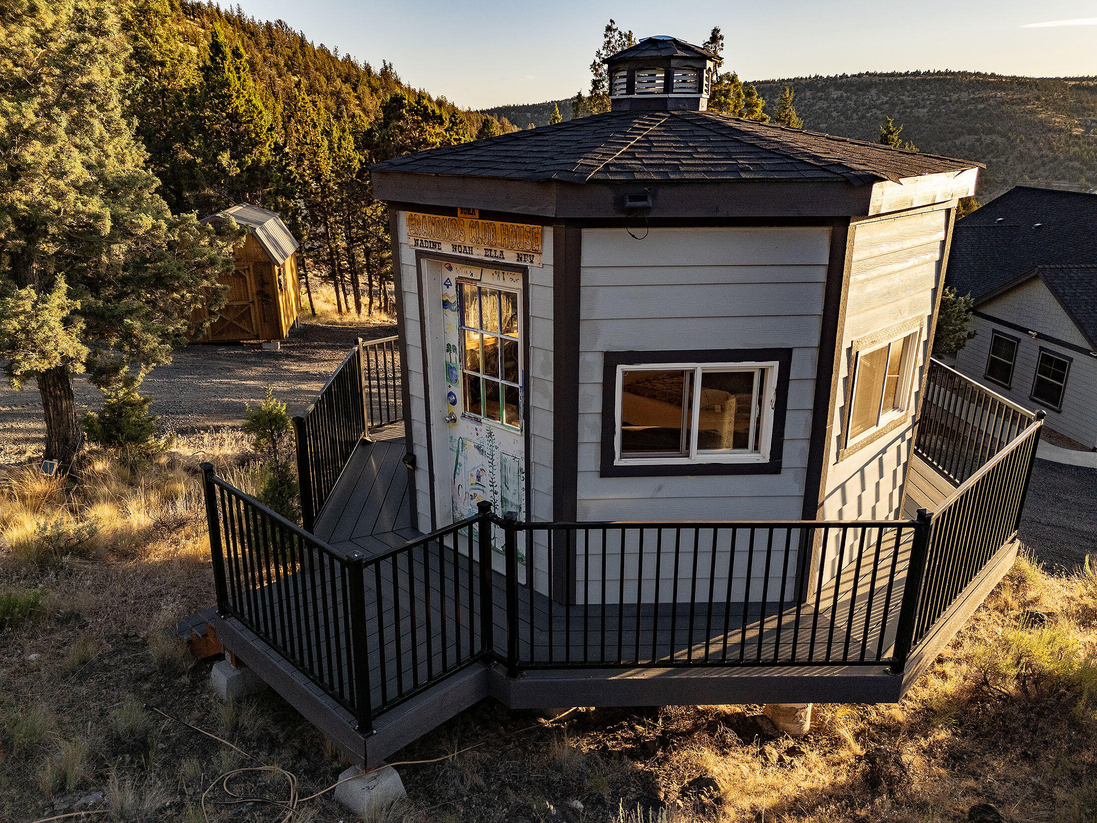 Prineville, Oregon, 97754, United States, 3 Bedrooms Bedrooms, ,2 BathroomsBathrooms,Residential,For Sale,1903608