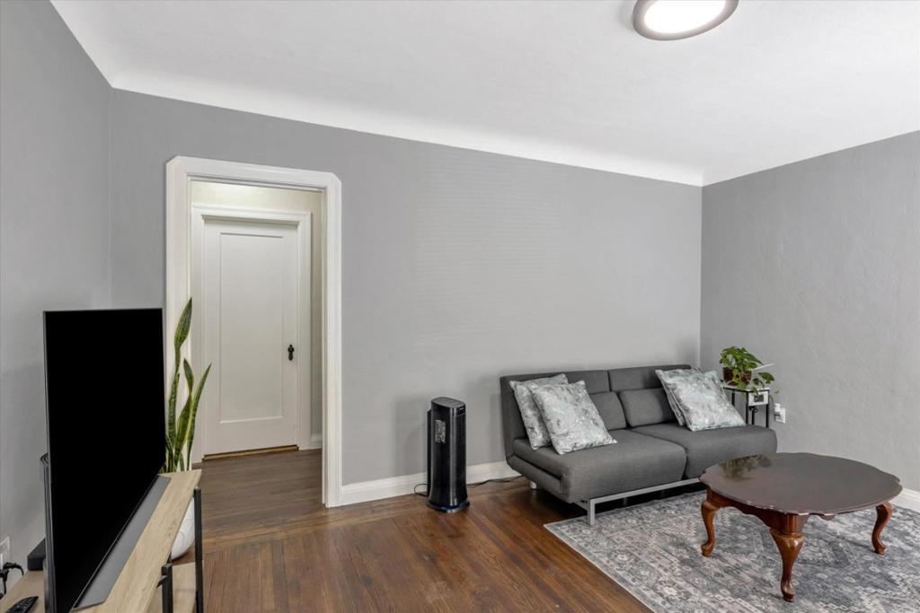 Hayward, California, 94541, United States, 2 Bedrooms Bedrooms, ,1 BathroomBathrooms,Residential,For Sale,1976609