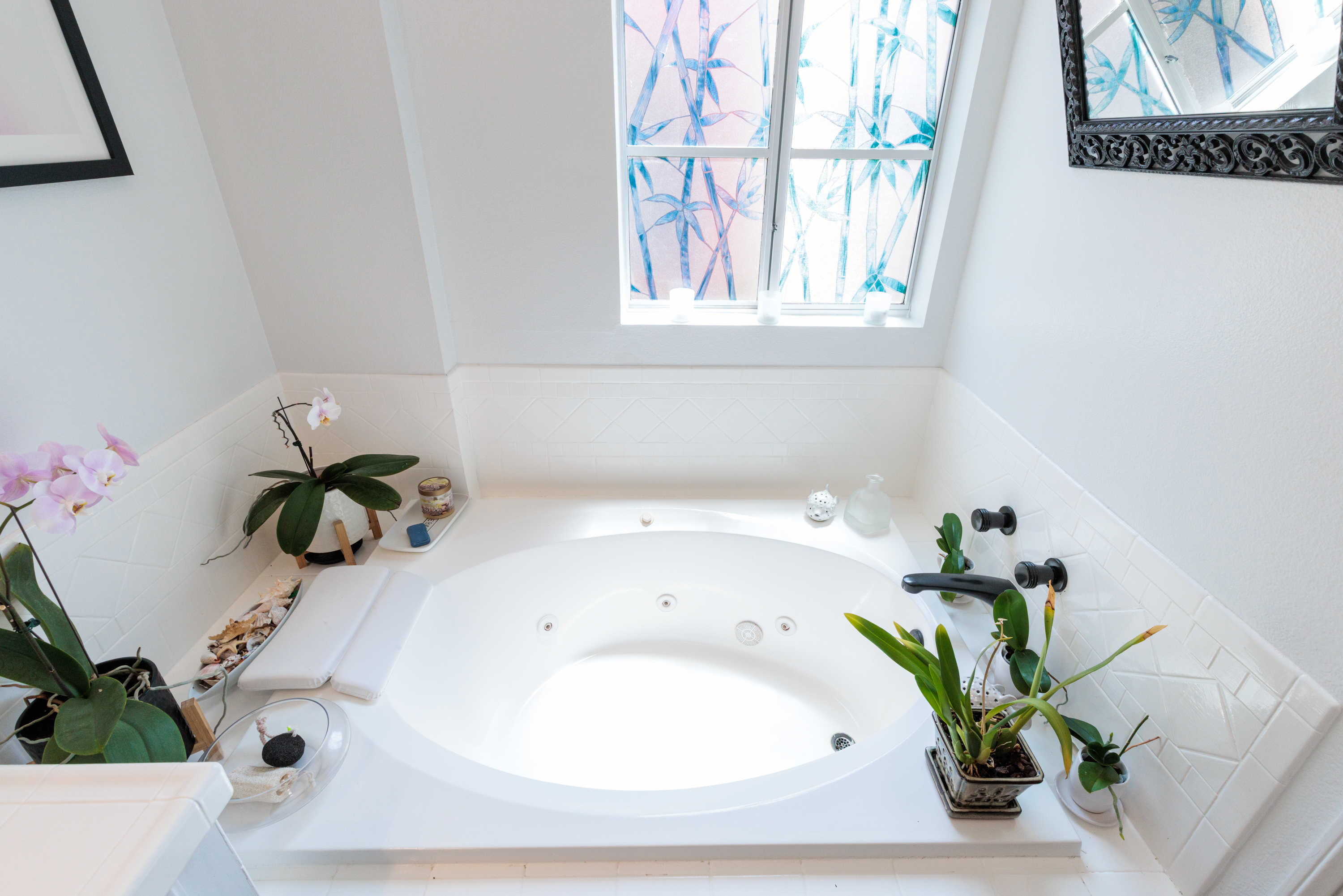 Los Angeles, California, 90068, United States, 2 Bedrooms Bedrooms, ,2 BathroomsBathrooms,Residential,For Sale,1977140