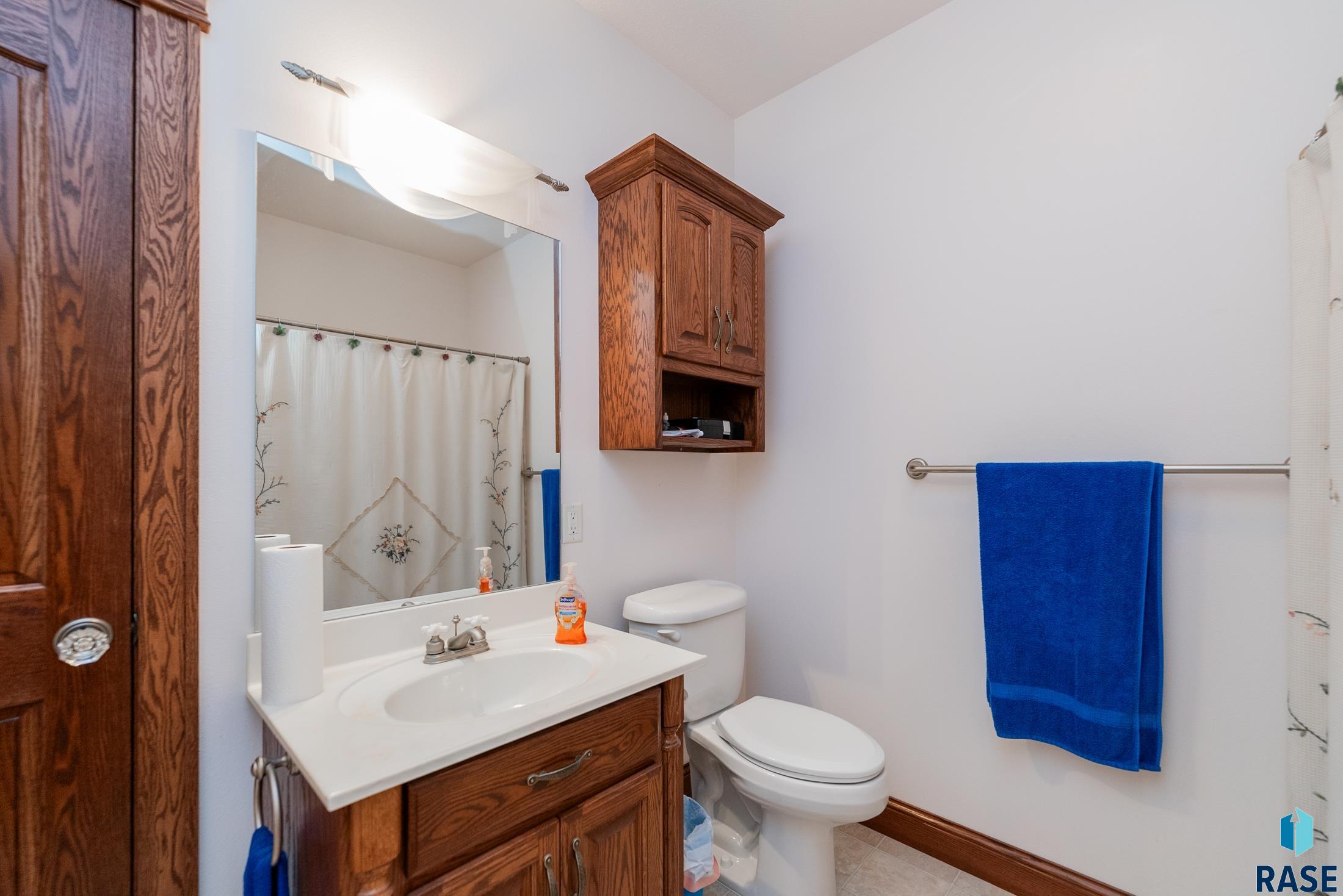 Yankton, South Dakota, 57078, United States, 6 Bedrooms Bedrooms, ,4 BathroomsBathrooms,Residential,For Sale,1975294