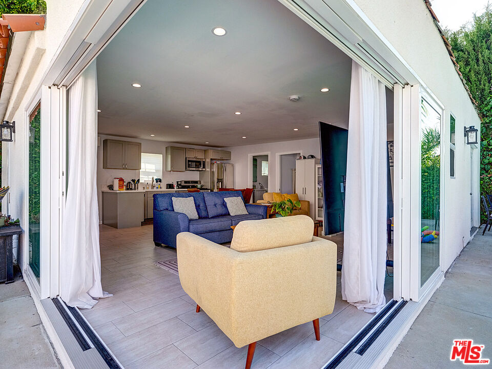 Los Angeles, California, 90019, United States, 4 Bedrooms Bedrooms, ,3 BathroomsBathrooms,Residential,For Sale,1924996