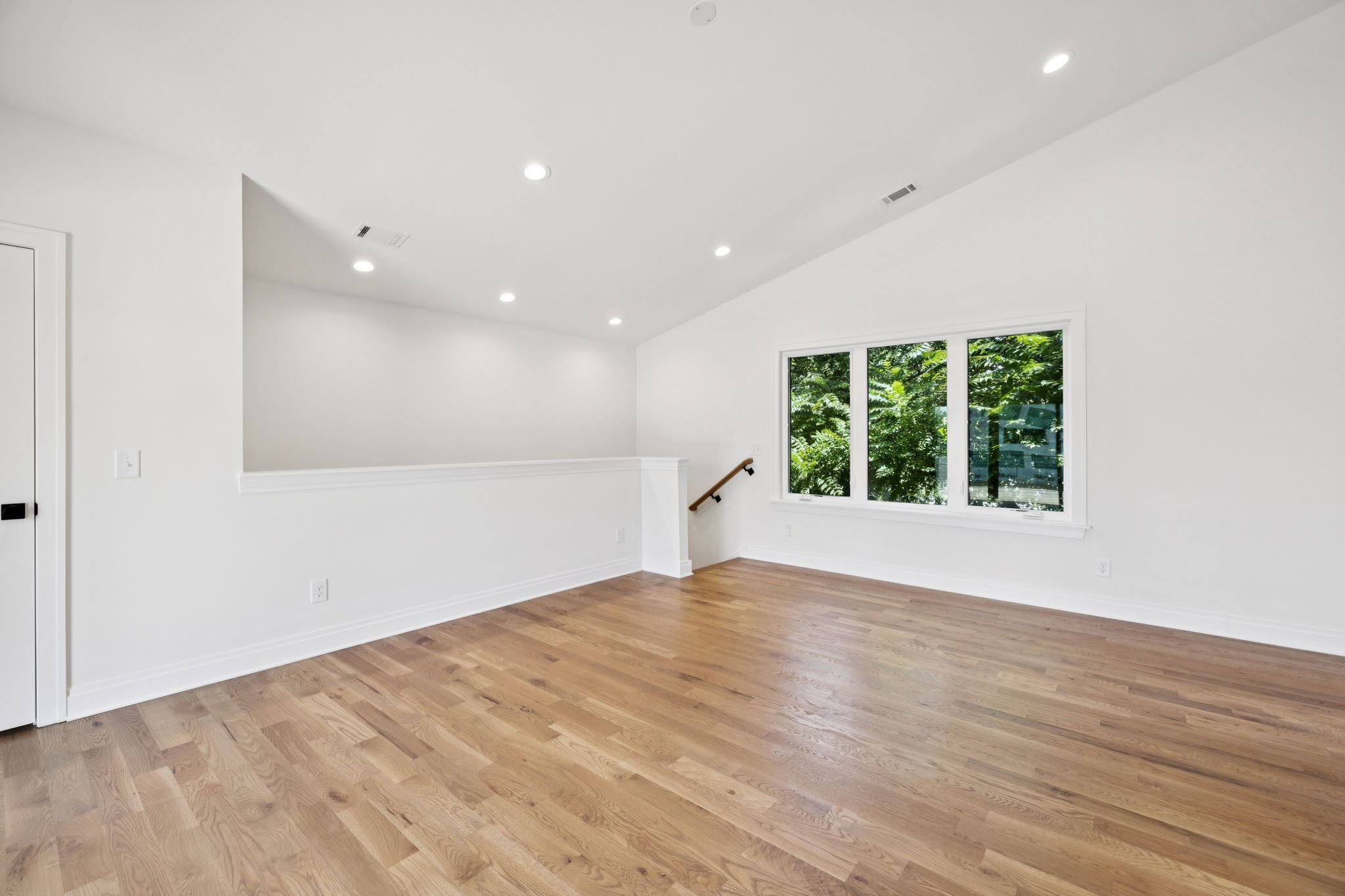 Nashville, Tennessee, 37206, United States, 4 Bedrooms Bedrooms, ,4 BathroomsBathrooms,Residential,For Sale,1918812