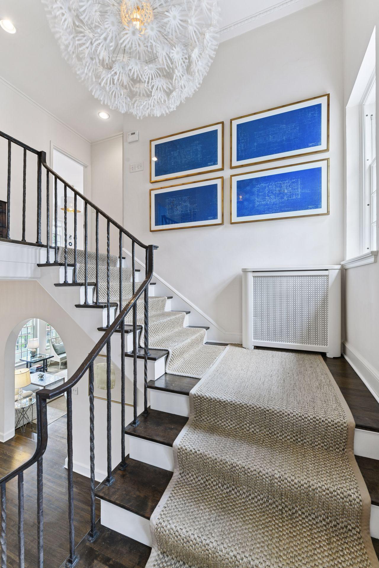 Minneapolis, Minnesota, 55405, United States, 5 Bedrooms Bedrooms, ,4 BathroomsBathrooms,Residential,For Sale,1989086