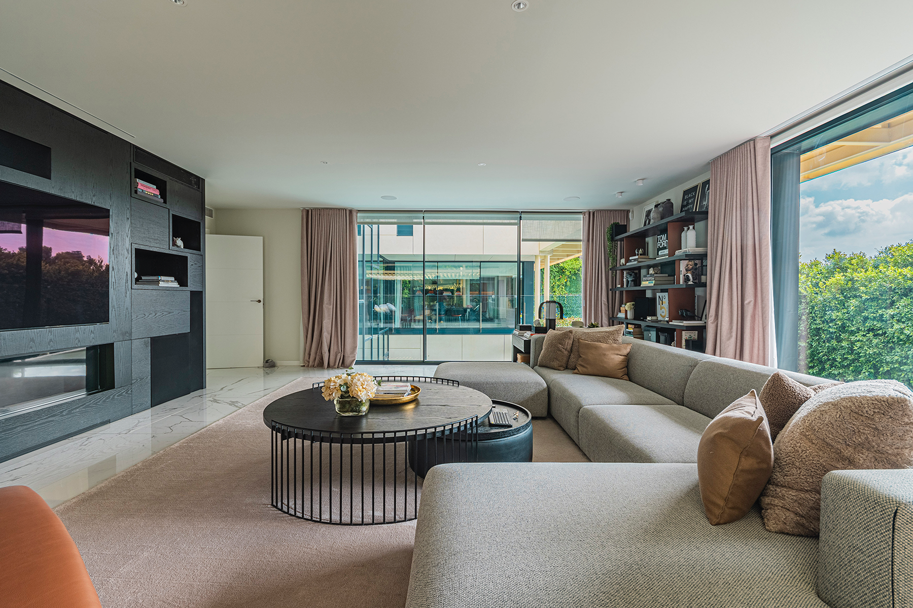  Luxury contemporary villa with pool, garden, and top energy efficiency - 物件實景