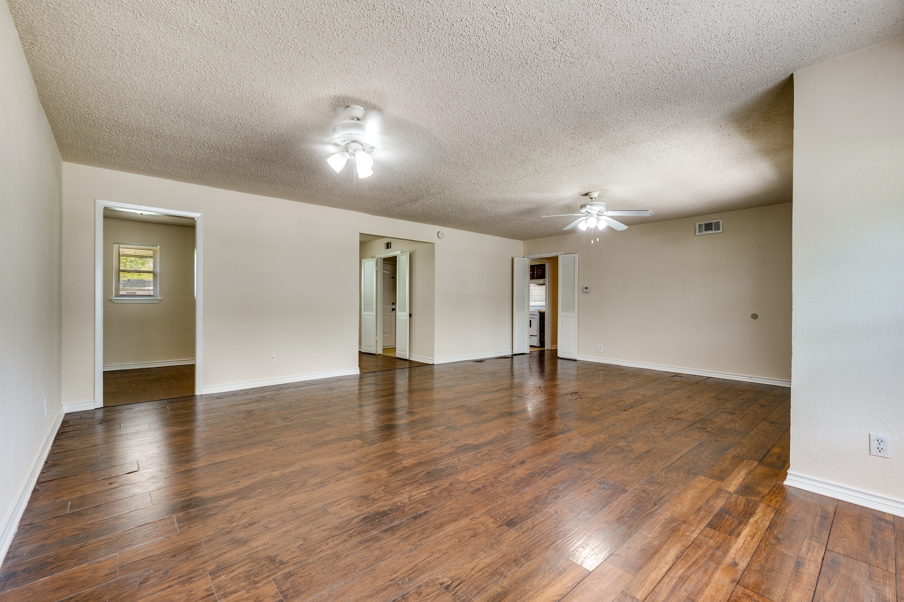  Amazing Starter Home or Investor Opportunity - 物件實景