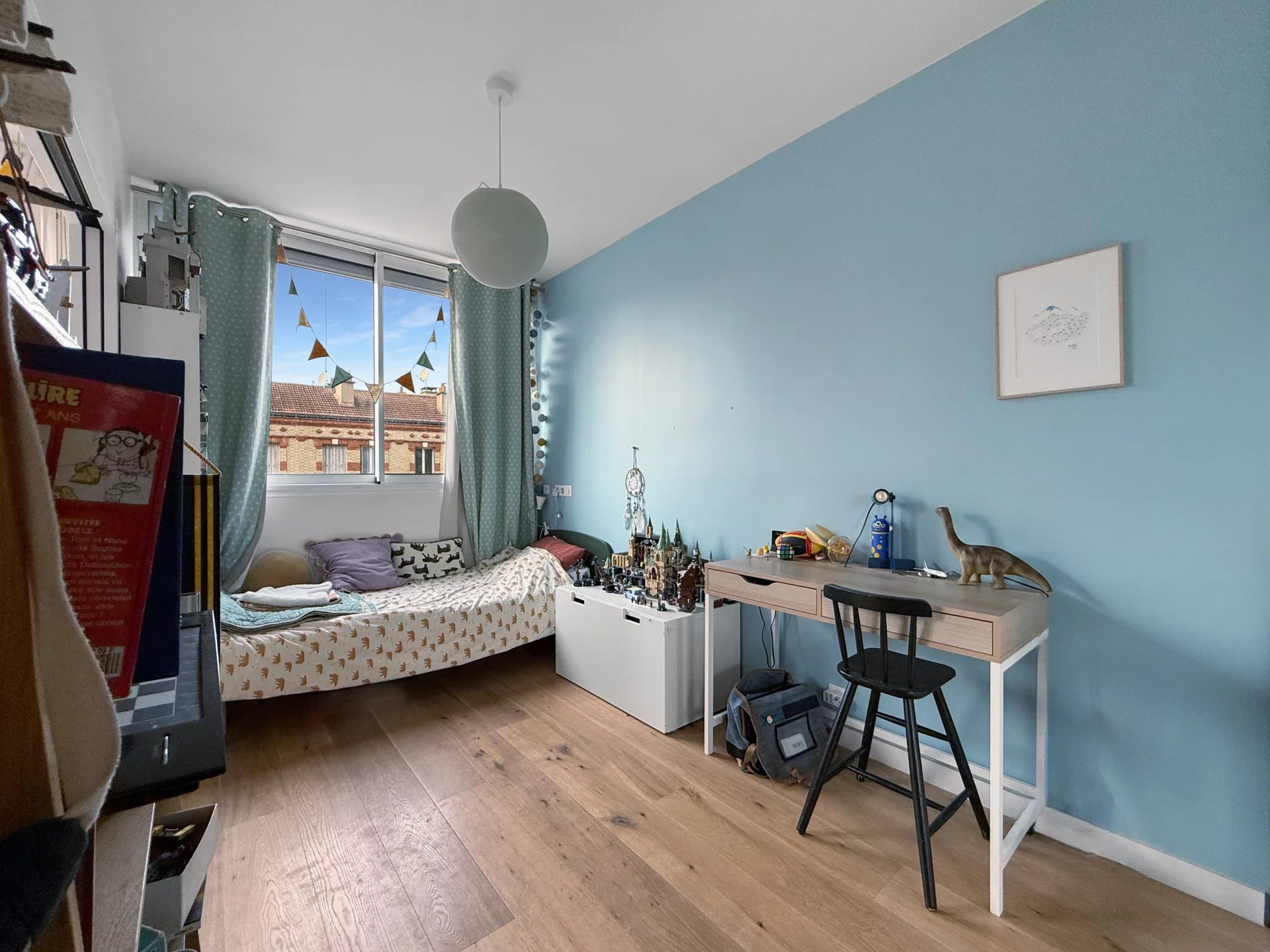 Suresnes, Île-de-France, 92150, FR, 3 Bedrooms Bedrooms, ,3 BathroomsBathrooms,Residential,For Sale,1991868