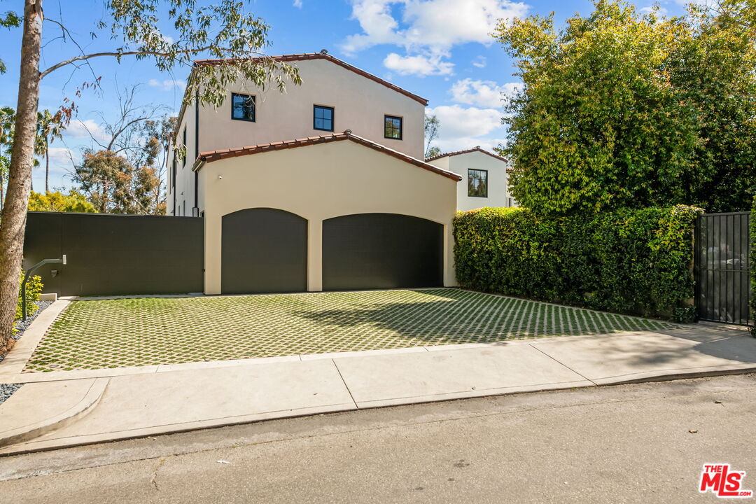 Los Angeles, California, 90077, United States, 5 Bedrooms Bedrooms, ,7 BathroomsBathrooms,Residential,For Sale,1768460