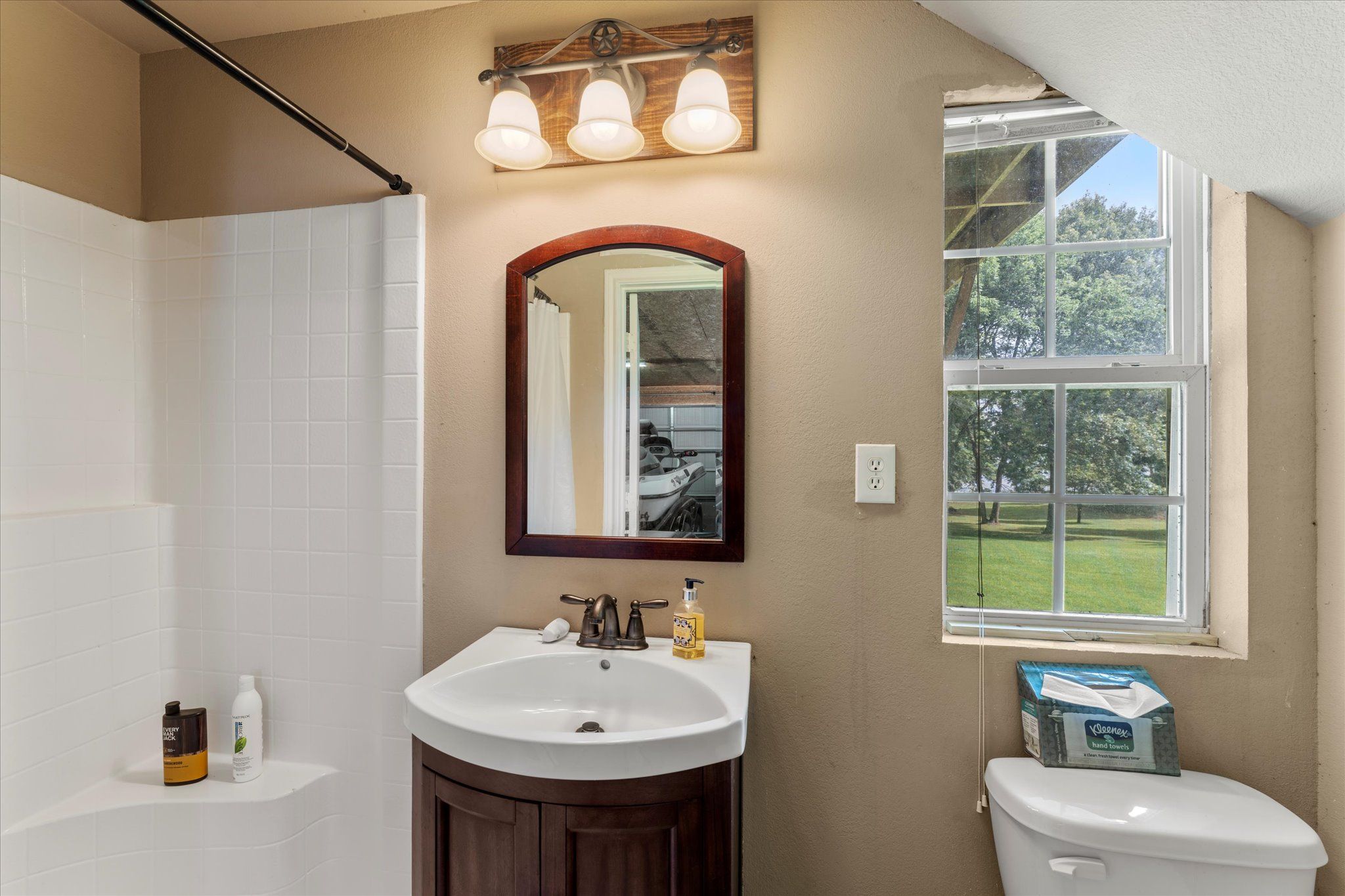 Emory, Texas, 75440, United States, 3 Bedrooms Bedrooms, ,4 BathroomsBathrooms,Residential,For Sale,1892532