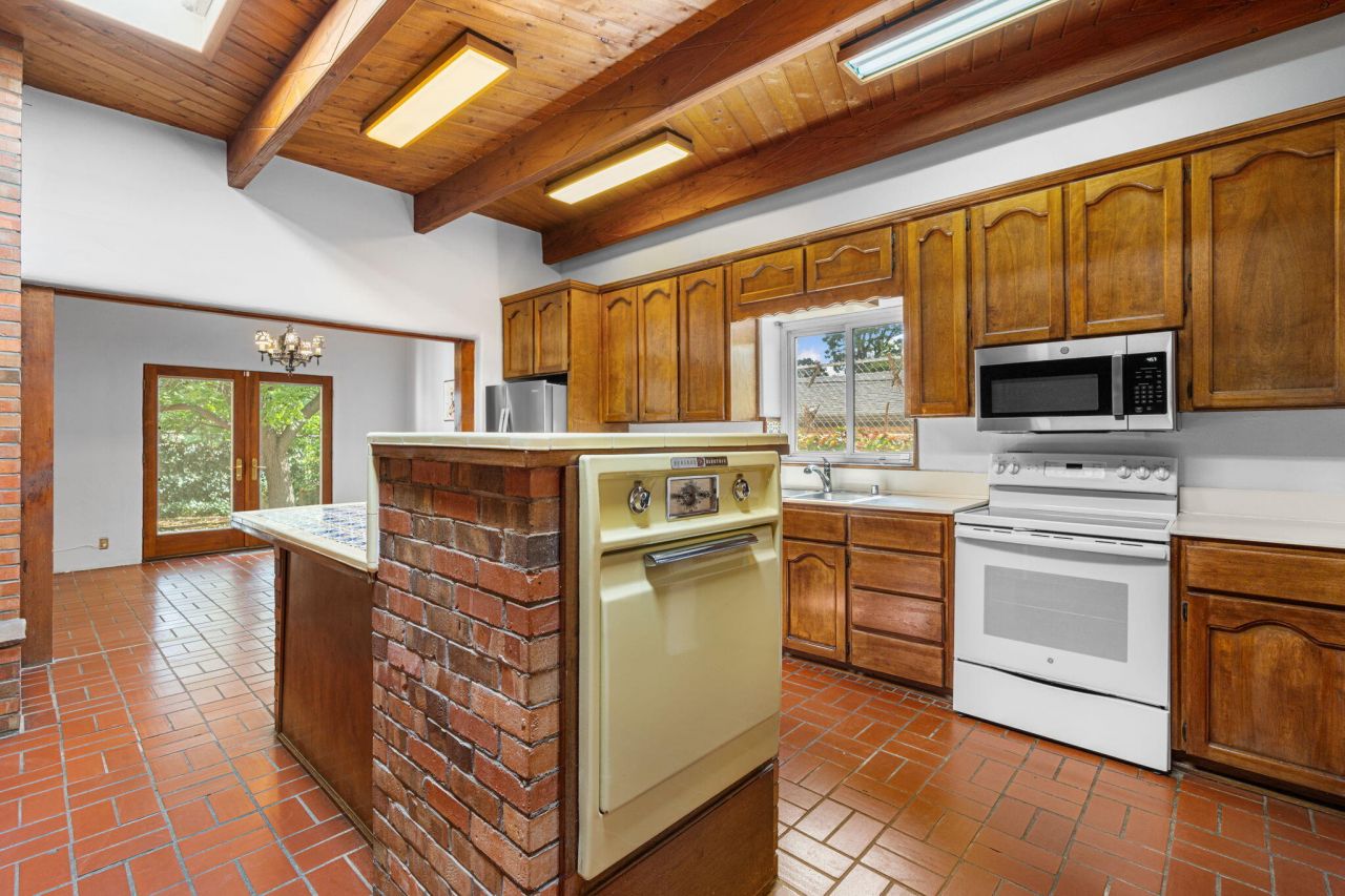 Albuquerque, New Mexico, 87106, United States, 4 Bedrooms Bedrooms, ,5 BathroomsBathrooms,Residential,For Sale,1896146
