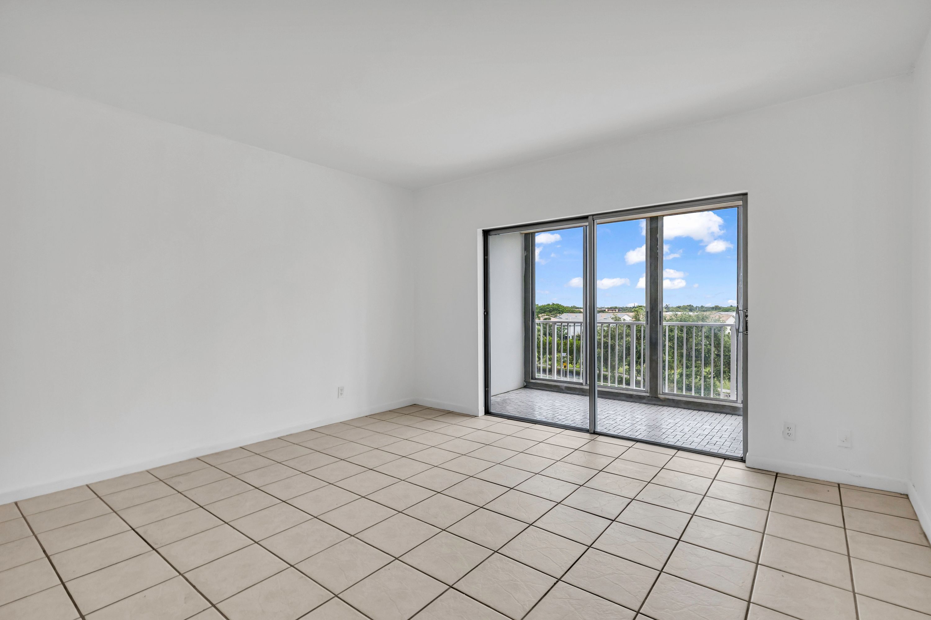  4200 Hillcrest Dr, Hollywood, FL, 33021 - 物件實景