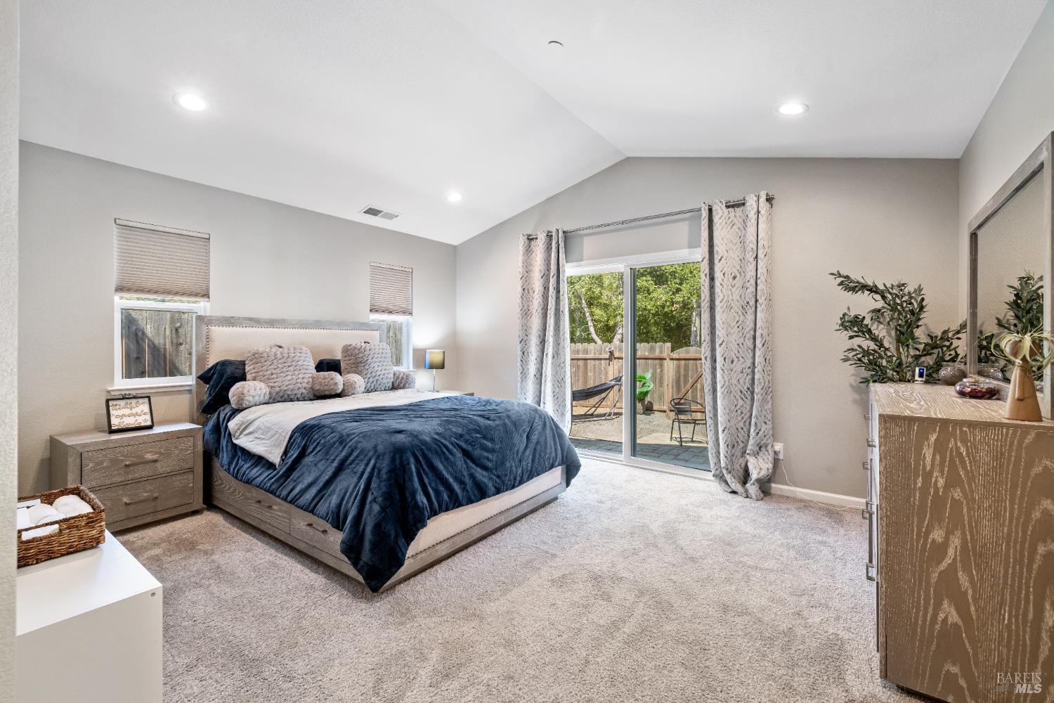 Petaluma, California, 94952, United States, 3 Bedrooms Bedrooms, ,2 BathroomsBathrooms,Residential,For Sale,1914314