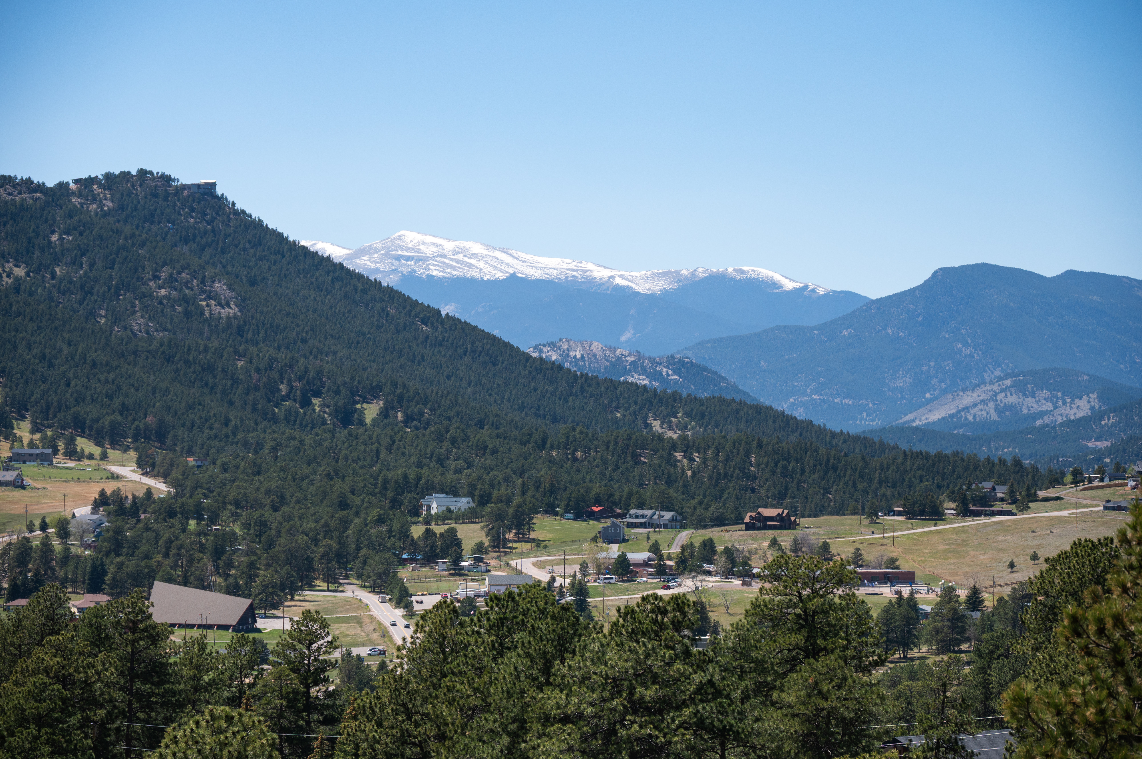  Tucked into the Foothills of the Rocky Mountains your majestic paradise awaits - 物件實景