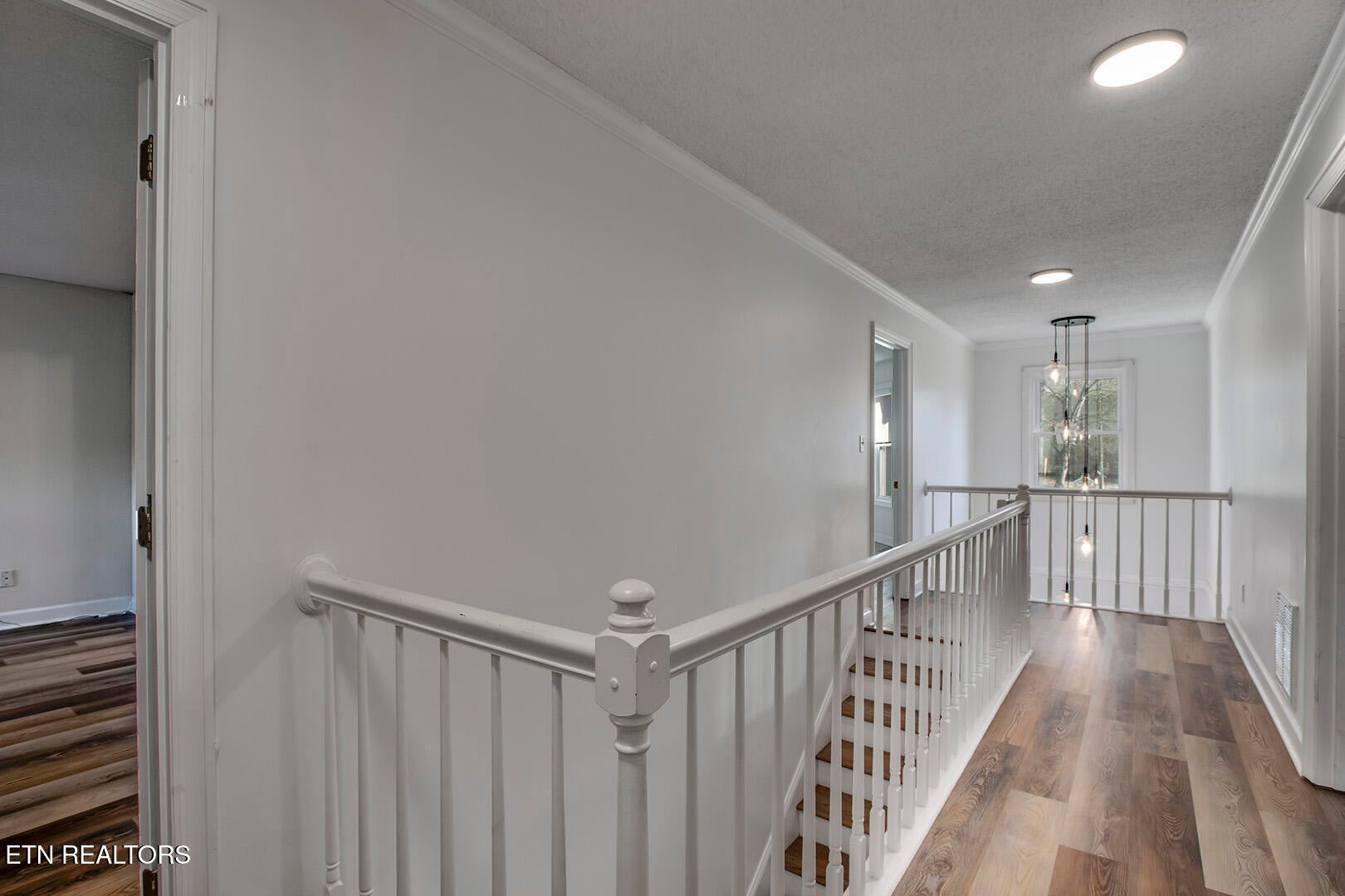 Kingston, Tennessee, 37763, United States, 4 Bedrooms Bedrooms, ,4 BathroomsBathrooms,Residential,For Sale,2011823