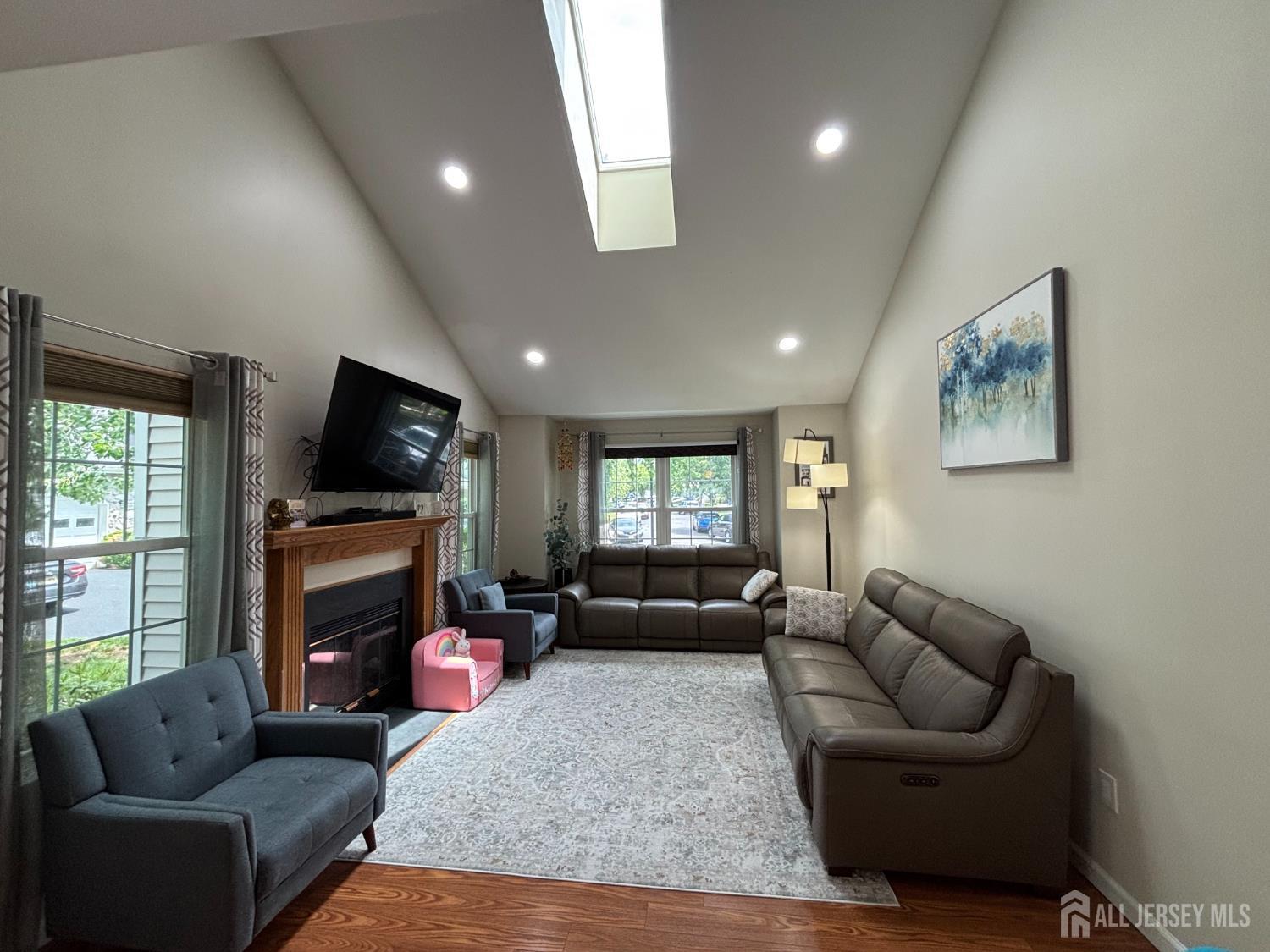 North Brunswick, New Jersey, 08902, United States, 3 Bedrooms Bedrooms, ,3 BathroomsBathrooms,Residential,For Sale,2048487