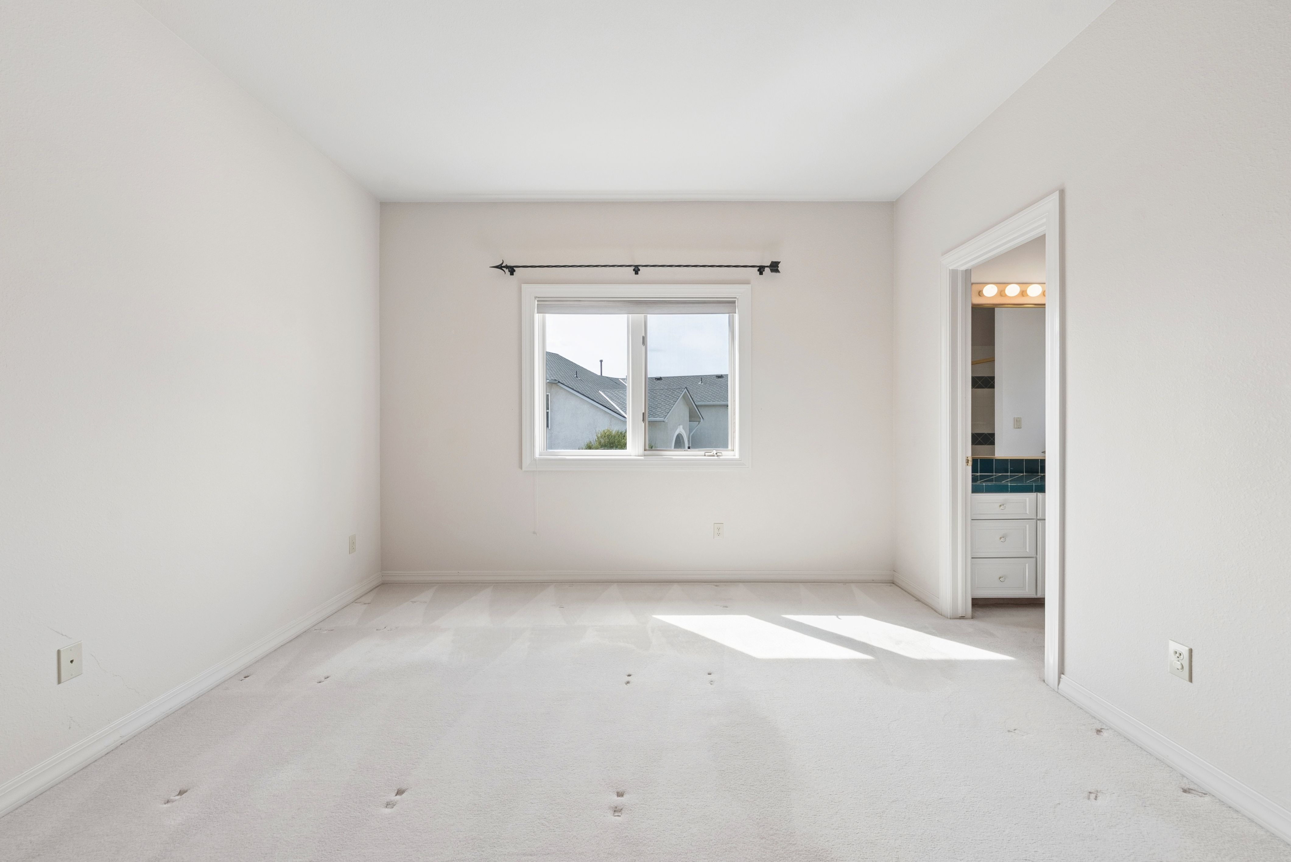  Bright & Spacious Ranch Home with Scenic Views - 物件實景