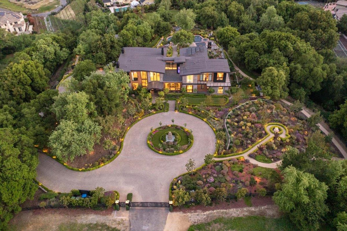 Saratoga, California, 95070, United States, 6 Bedrooms Bedrooms, ,11 BathroomsBathrooms,Residential,For Sale,1971416