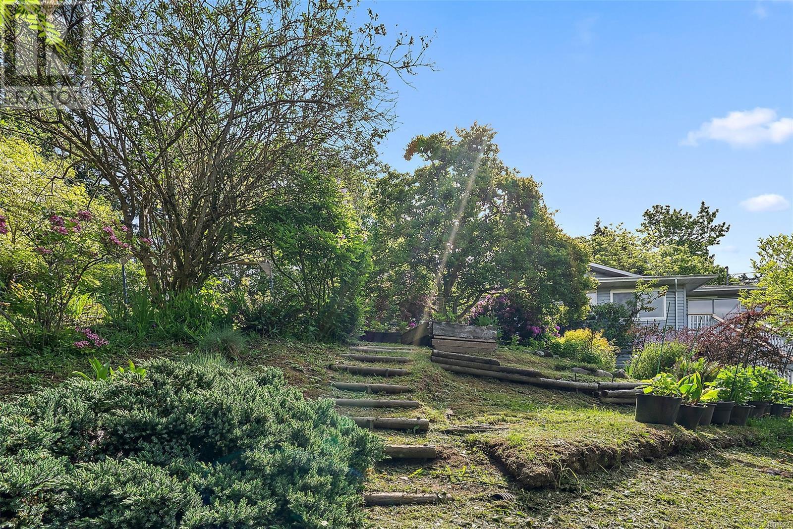 SAANICH, British Columbia, V8Z 3G7, CA, 3 Bedrooms Bedrooms, ,2 BathroomsBathrooms,Residential,For Sale,1949022