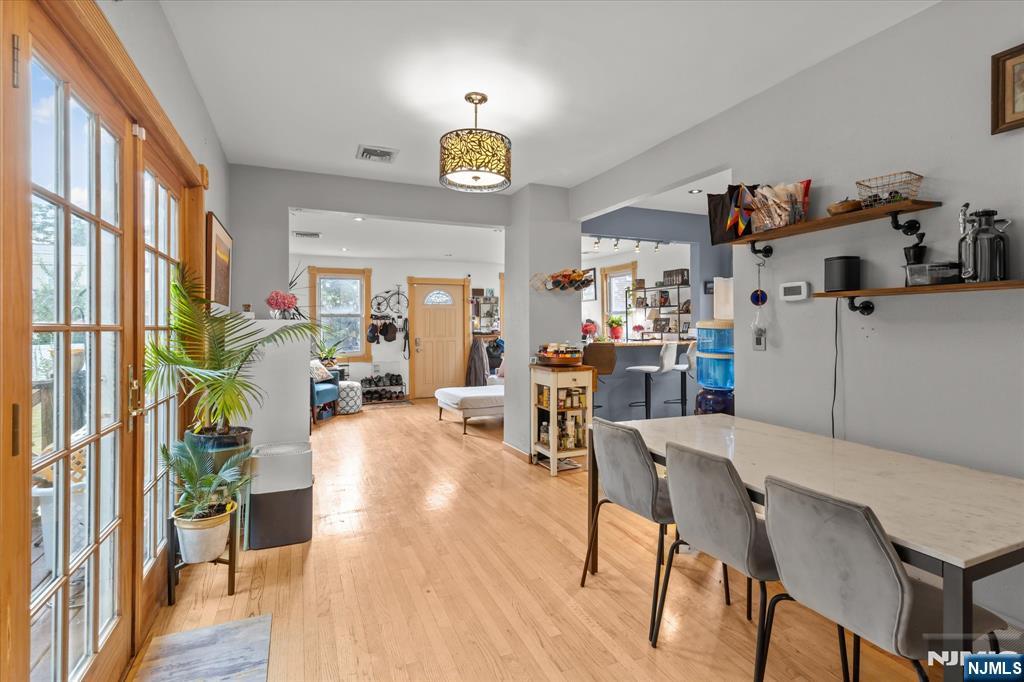 Lyndhurst, New Jersey, 07071, United States, 3 Bedrooms Bedrooms, ,2 BathroomsBathrooms,Residential,For Sale,1945012