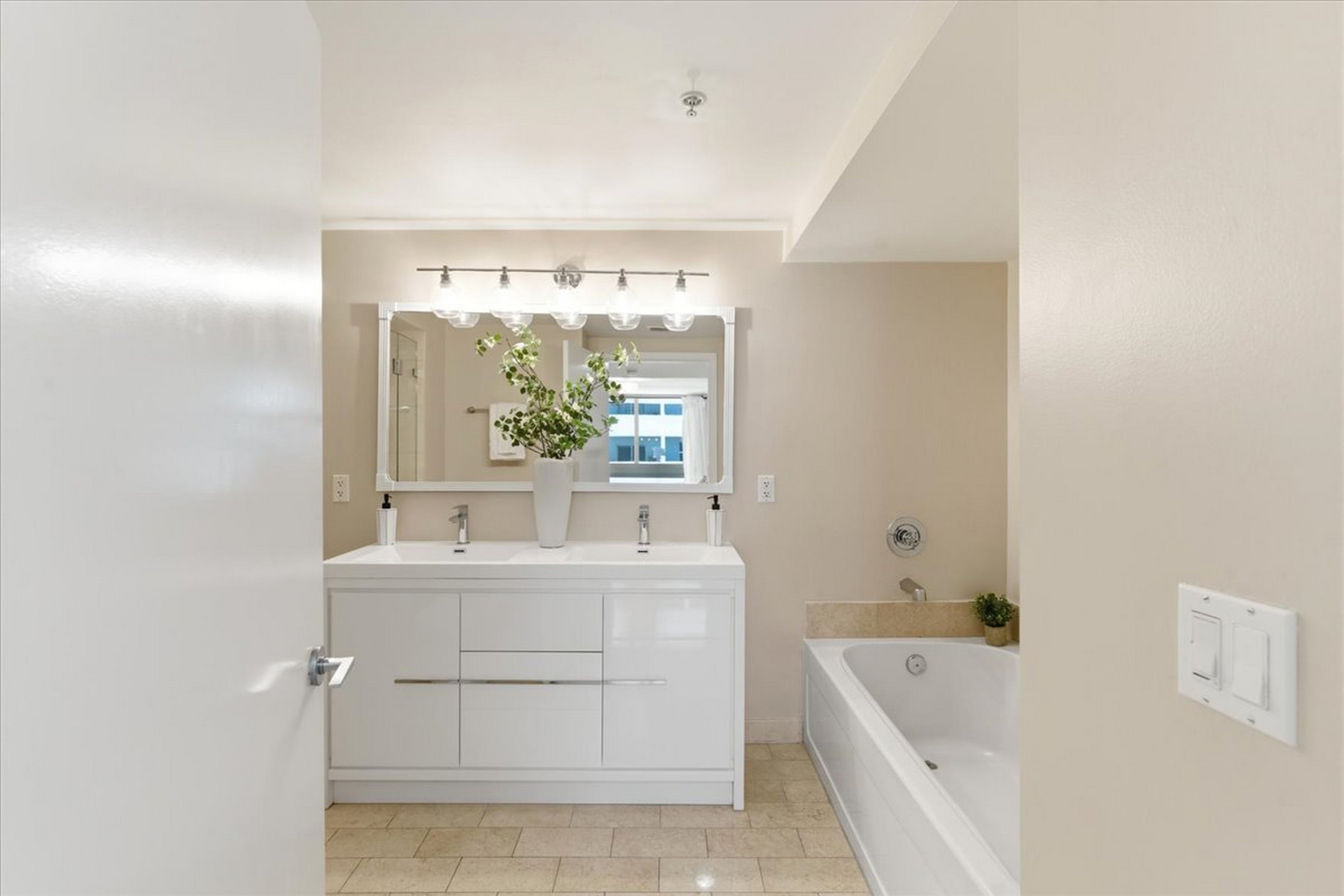  1111 SW 1st Ave, Miami, FL, 33130 - 物件實景