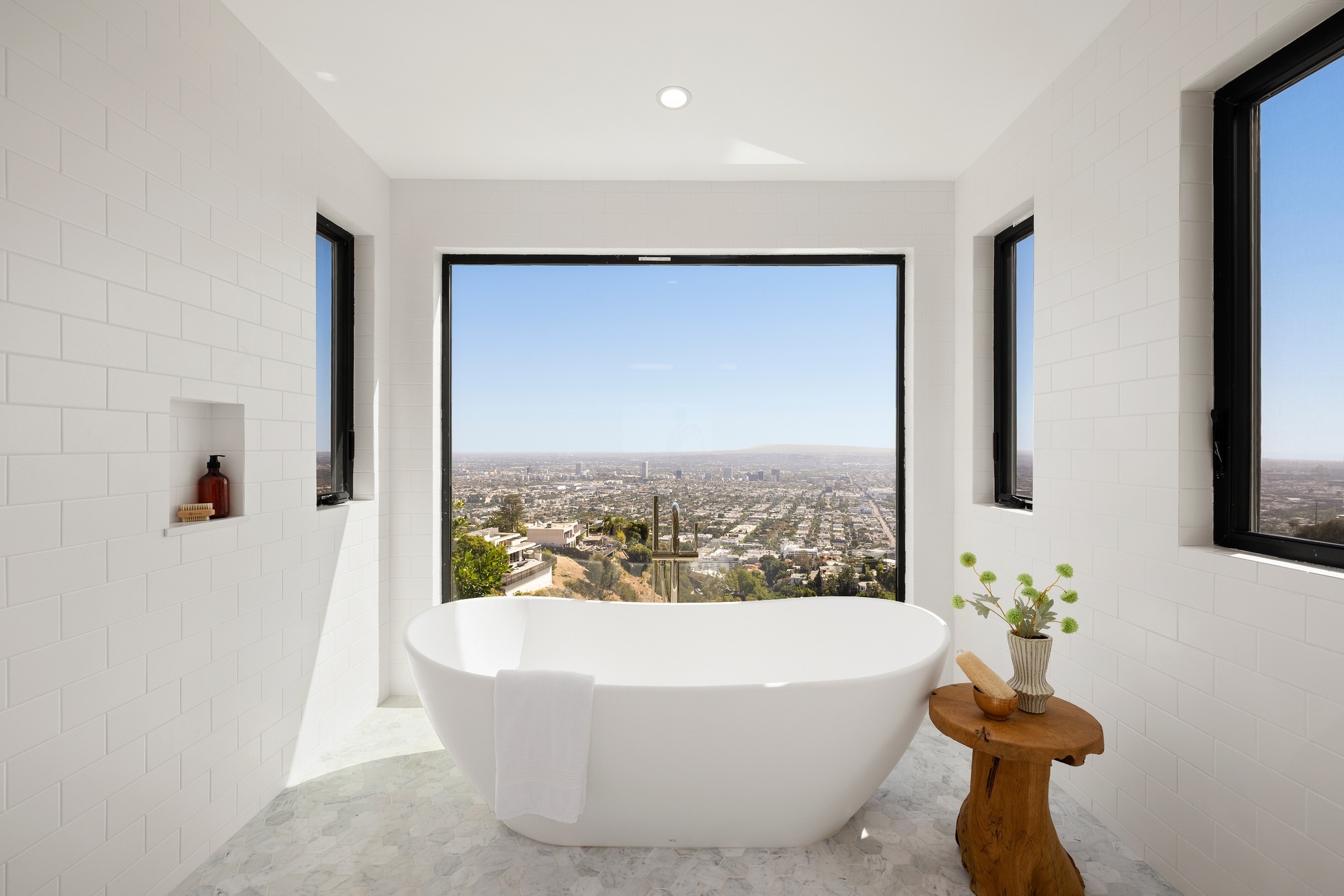  8446 Grand View Dr - 物件實景