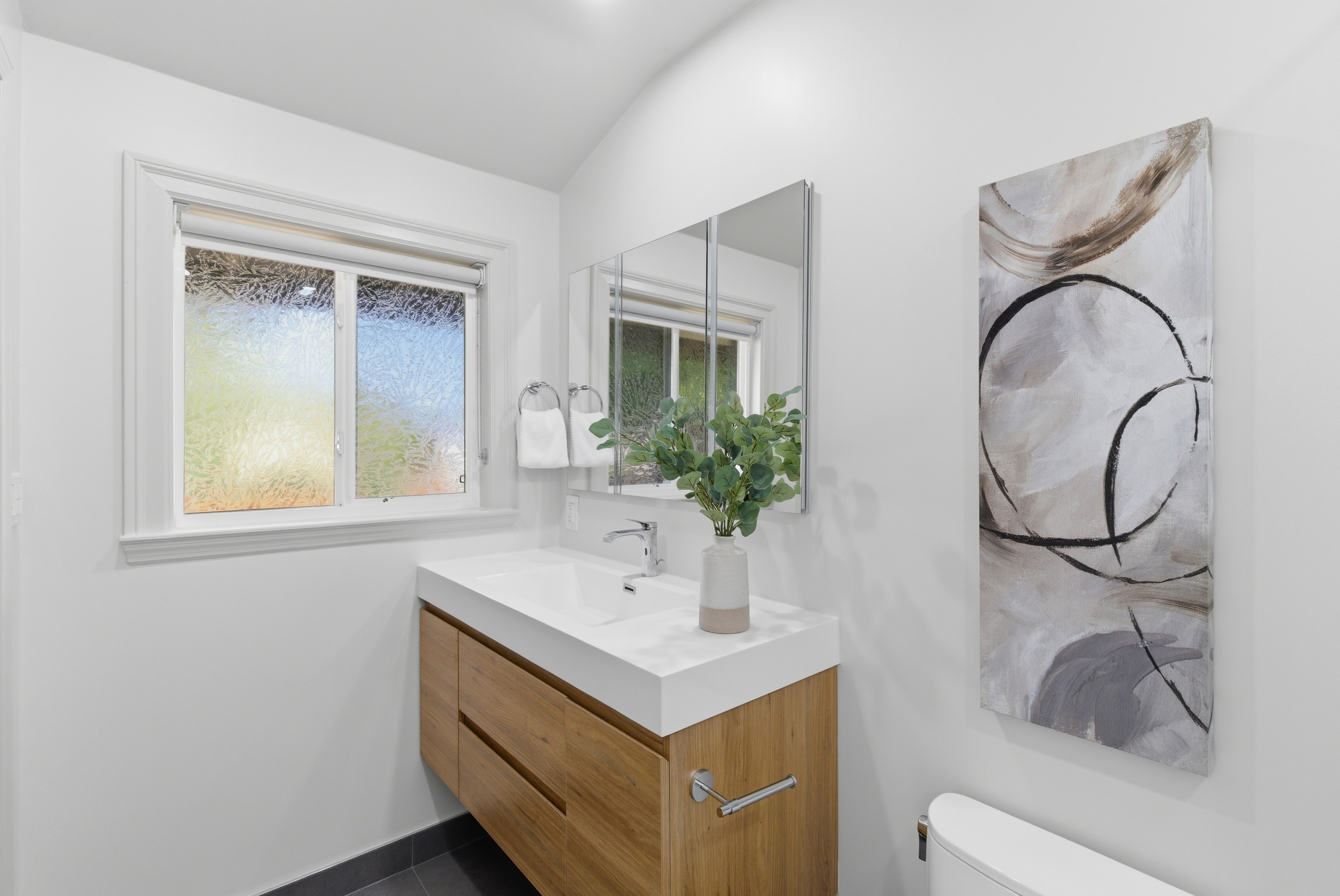  Private, Stylishly Updated Home in Prime Cambrian Location - 物件實景