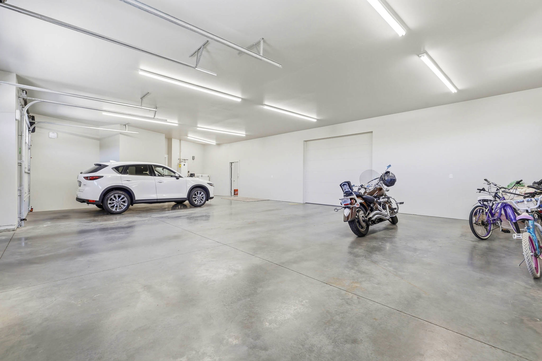  1.41 Acres, Attached Shop/ Workshop Room for Pool - 物件實景